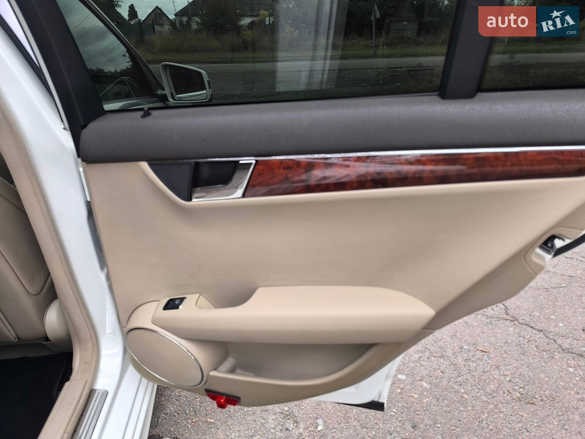 Mercedes-Benz C-Class 2010 VIN WDDGF8BB8BR140814 фото оголошення 49 з 56
