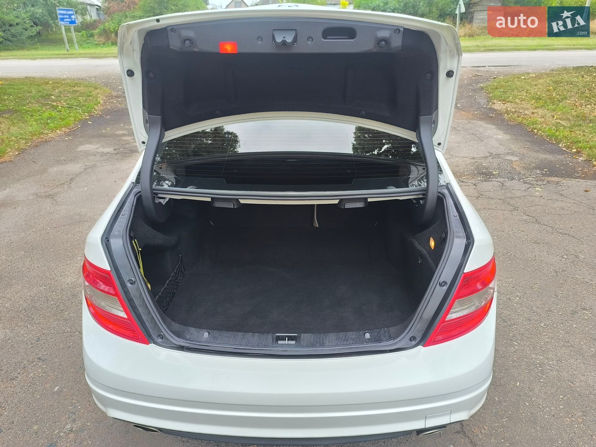 Mercedes-Benz C-Class 2010 VIN WDDGF8BB8BR140814 фото оголошення 51 з 56