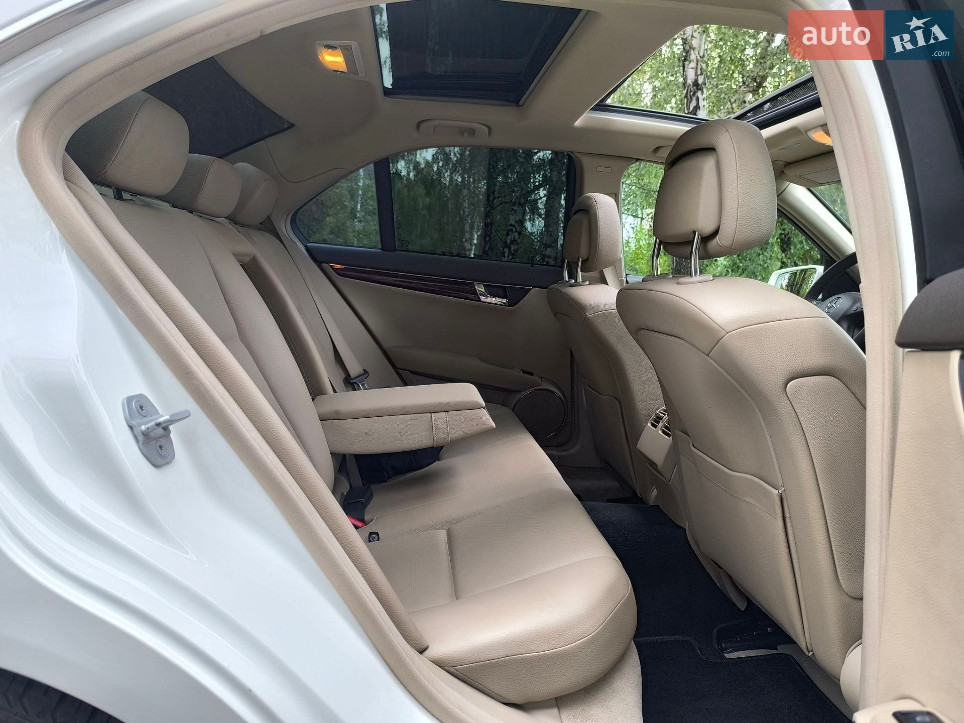 Mercedes-Benz C-Class 2010 VIN WDDGF8BB8BR140814 фото оголошення 53 з 56