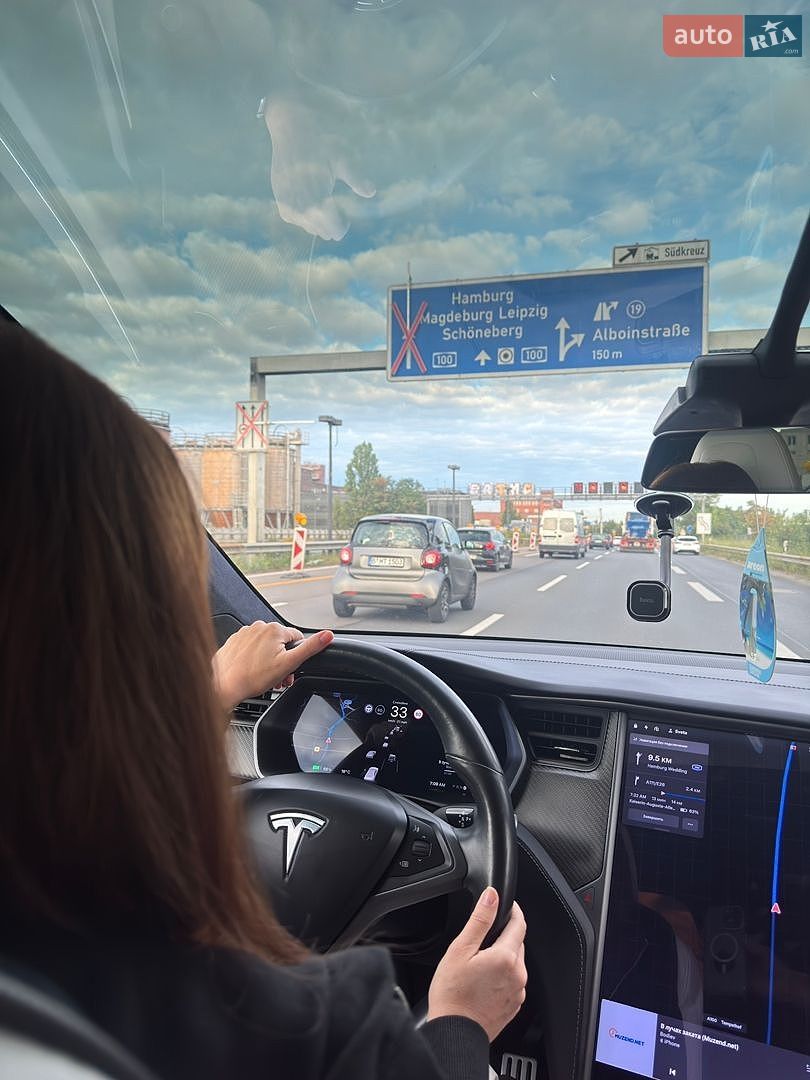 Tesla Model X 2018 VIN 5YJXCBE40JF106271 фото оголошення 12 з 47