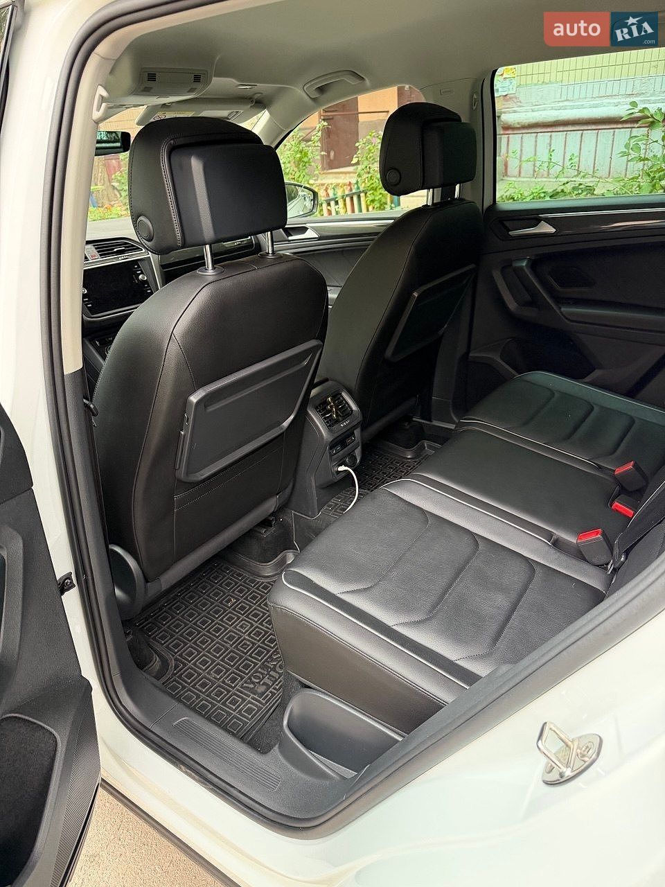 Volkswagen Tiguan 2020 VIN WVGZZZ5NZLW903025 фото оголошення 9 з 10