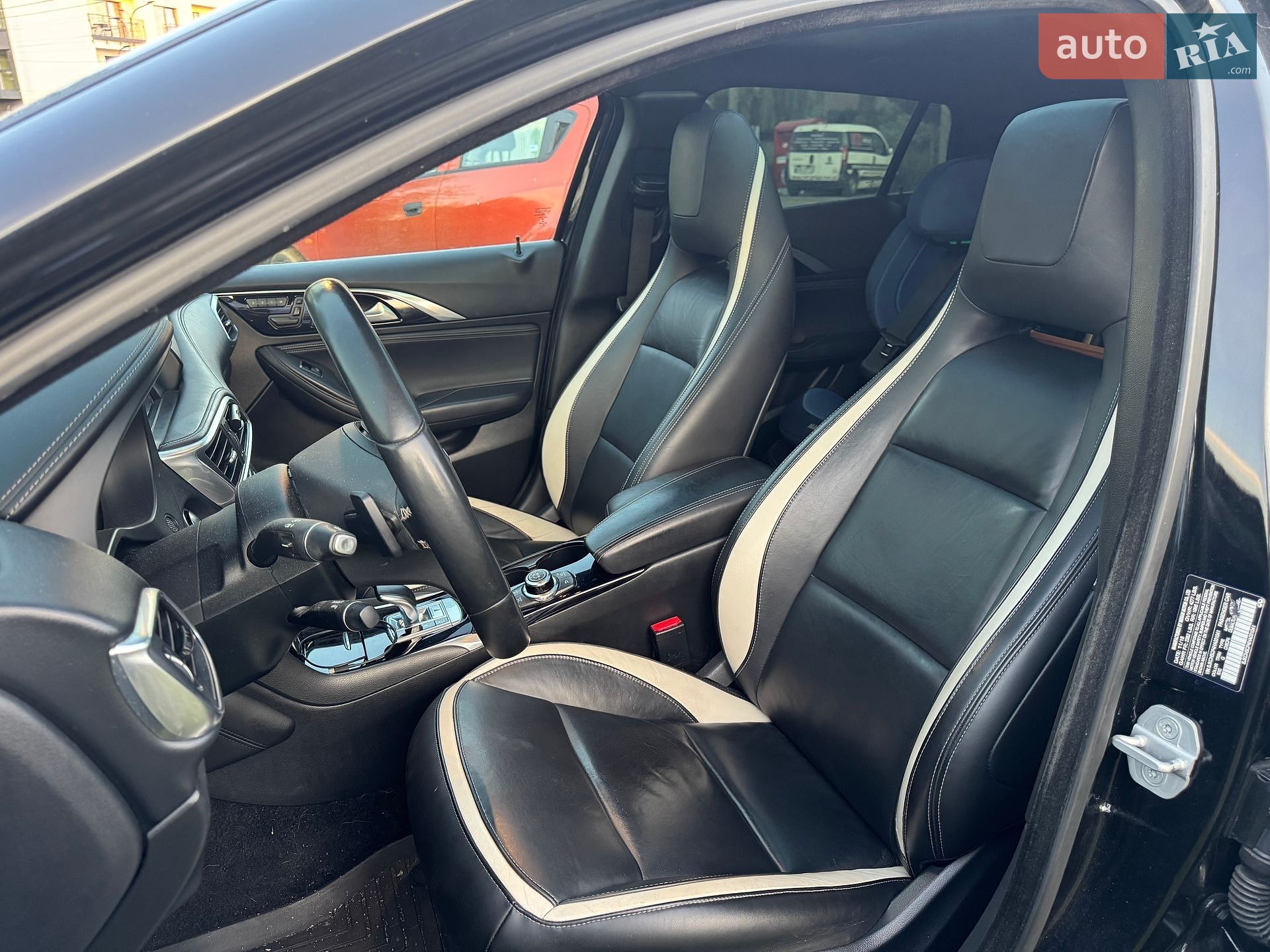 Infiniti QX30 2016 VIN SJKCH5CP4HA031041 фото оголошення 10 з 29