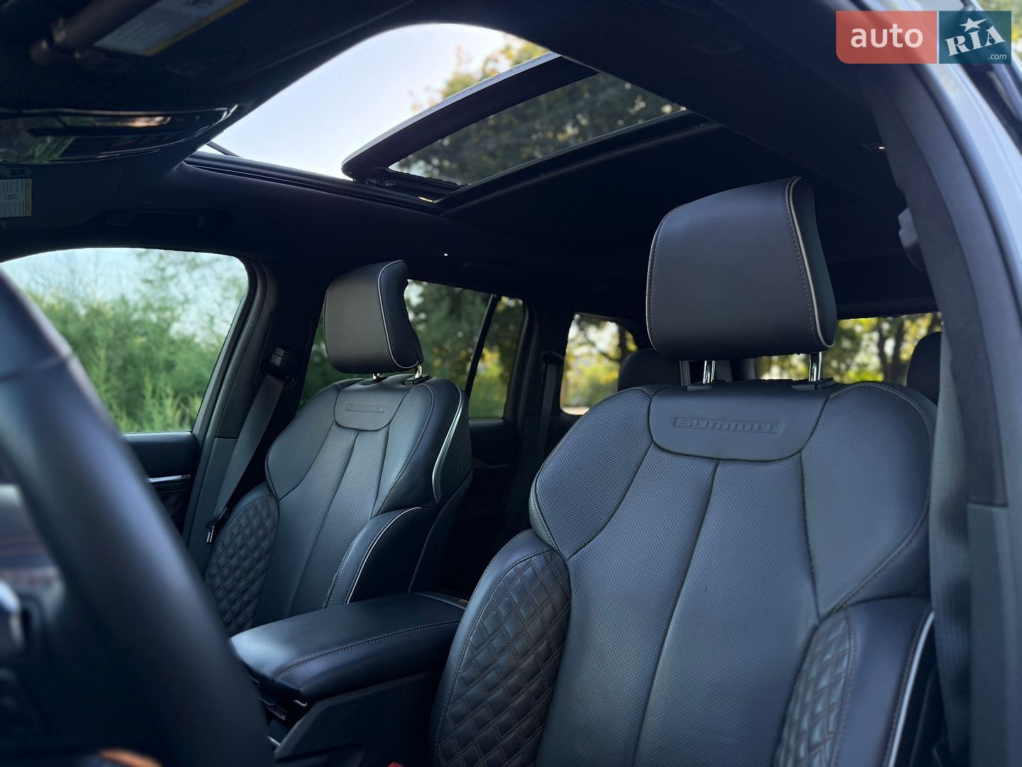 Jeep Grand Cherokee 2023 VIN 1C4RJYE65P8802183 фото оголошення 8 з 16