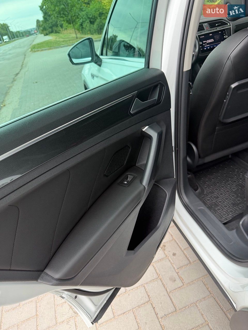 Volkswagen Tiguan 2020 VIN WVGZZZ5NZLW903025 фото оголошення 14 з 18