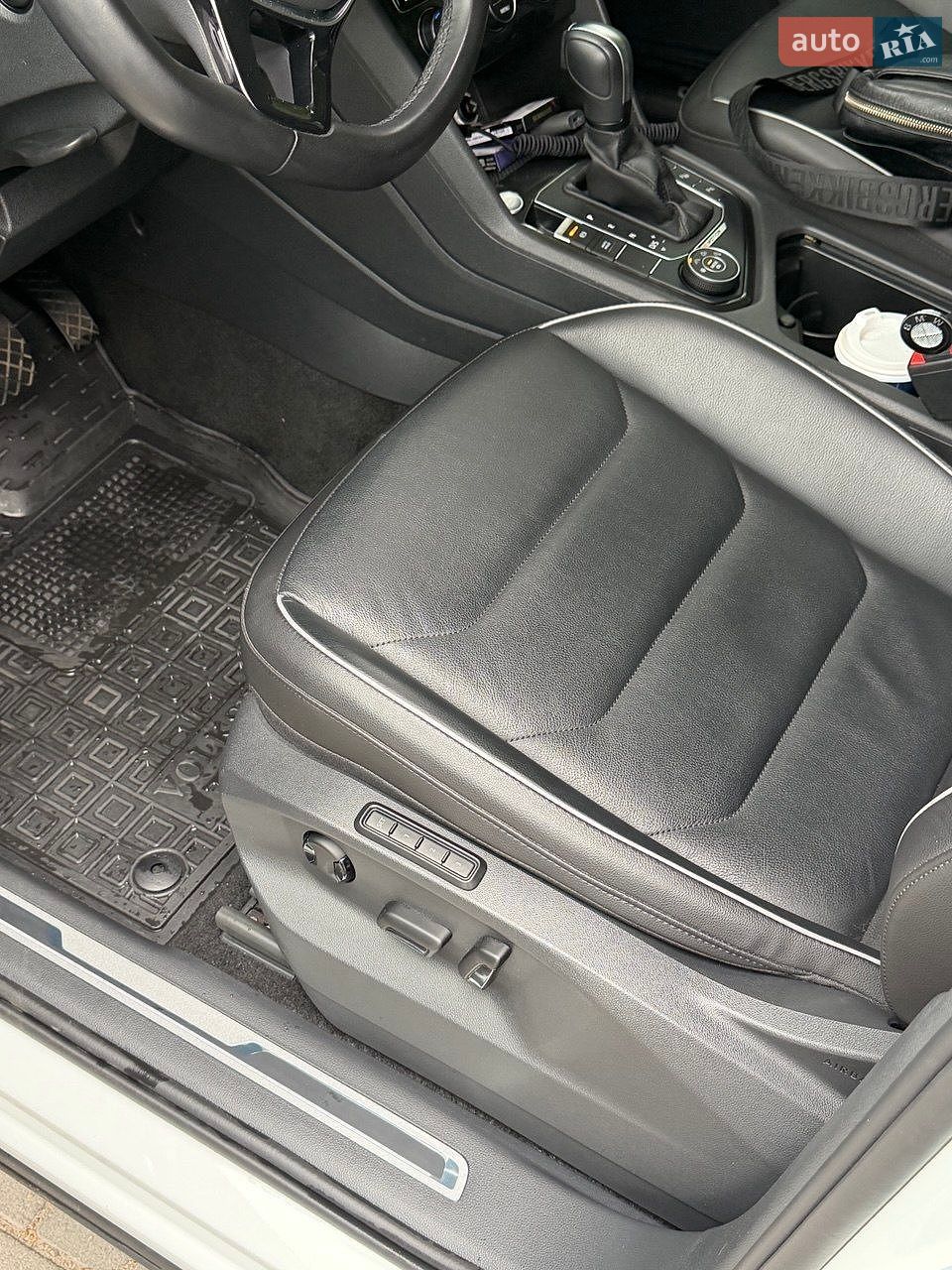Volkswagen Tiguan 2020 VIN WVGZZZ5NZLW903025 фото оголошення 11 з 18