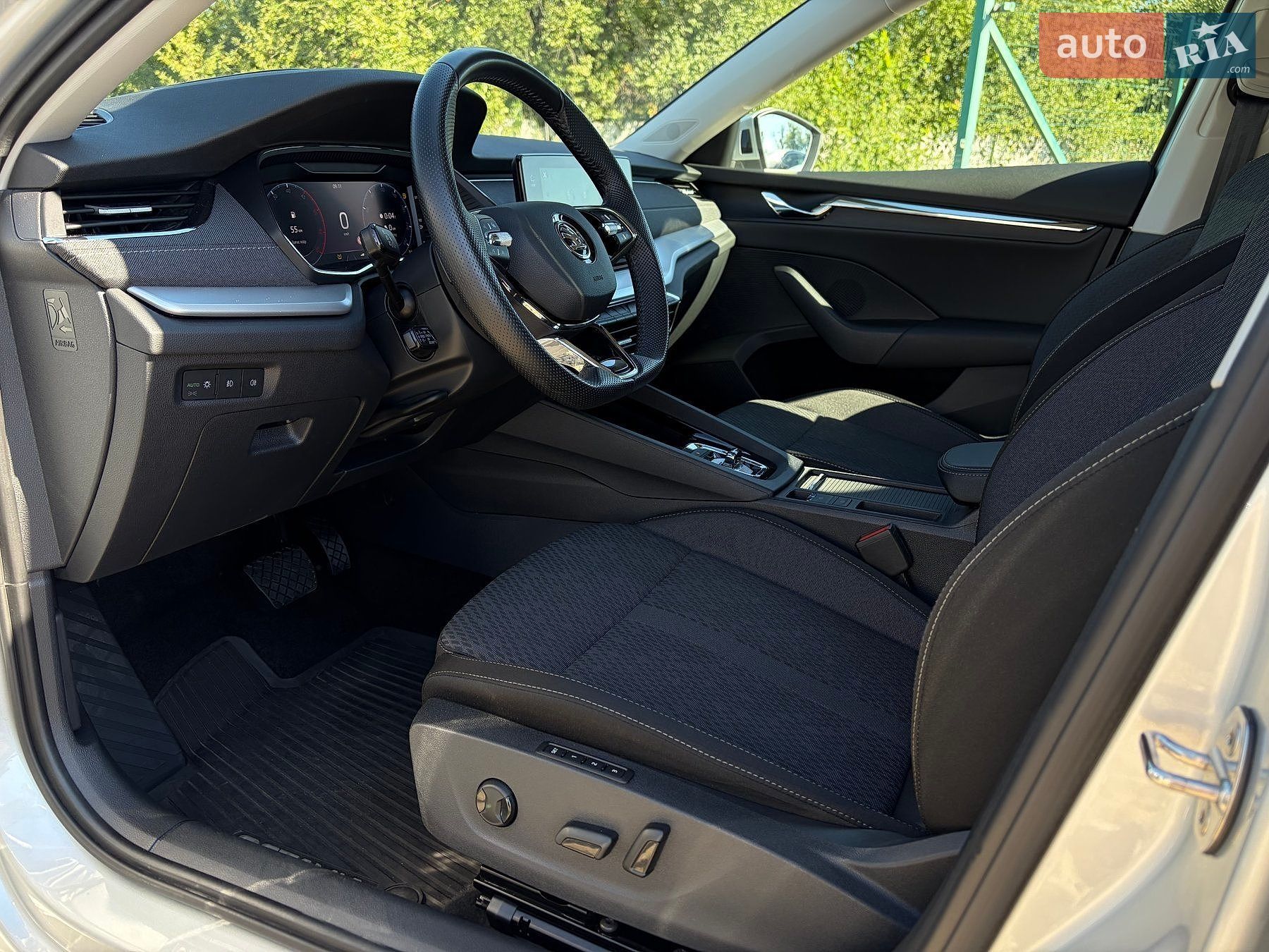 Skoda Octavia 2022 VIN TMBJJ7NX5NY044018 фото оголошення 2 з 117