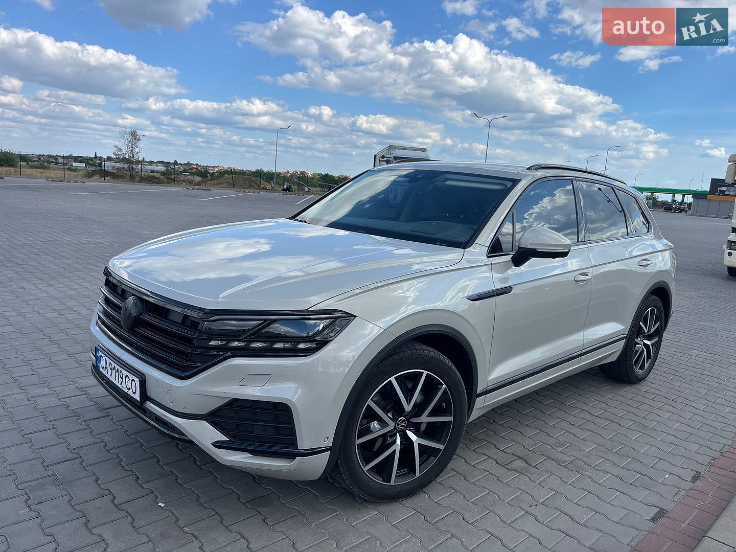 Volkswagen Touareg 2022 VIN WVGZZZCRZND020510 фото оголошення 2 з 19