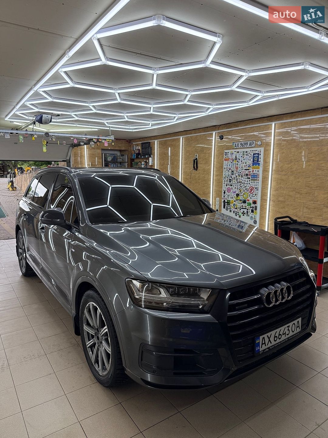 Audi Q7 2018 VIN WAUZZZ4M5JD058272 фото оголошення 2 з 15