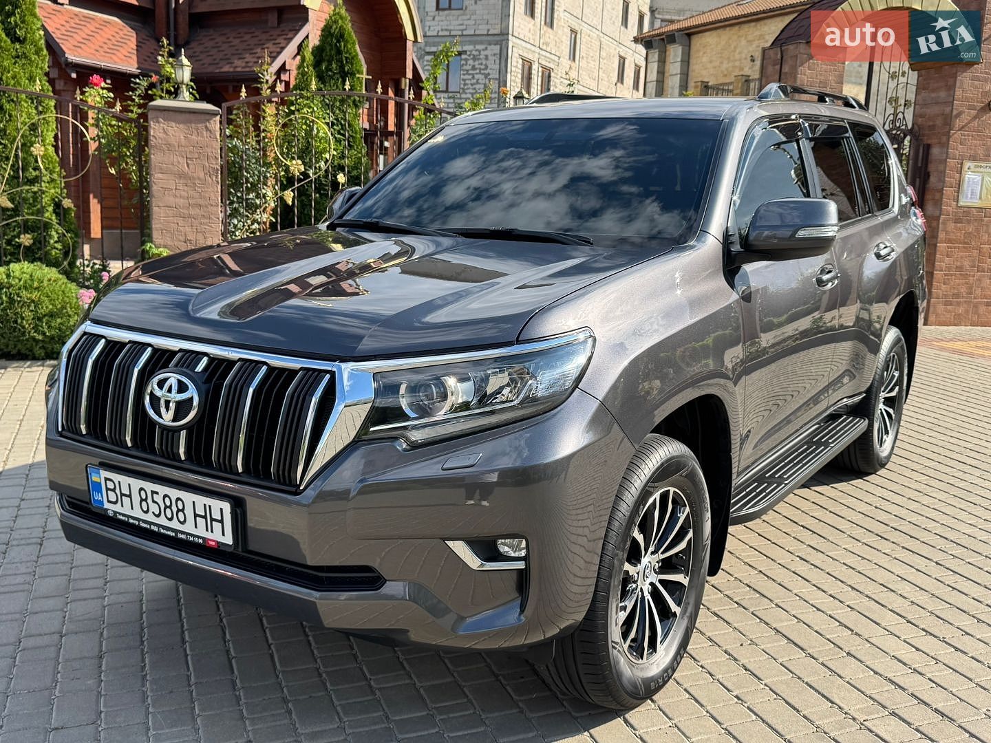 Toyota Land Cruiser Prado 2018 VIN JTEBR3FJ605011552 фото оголошення 3 з 76