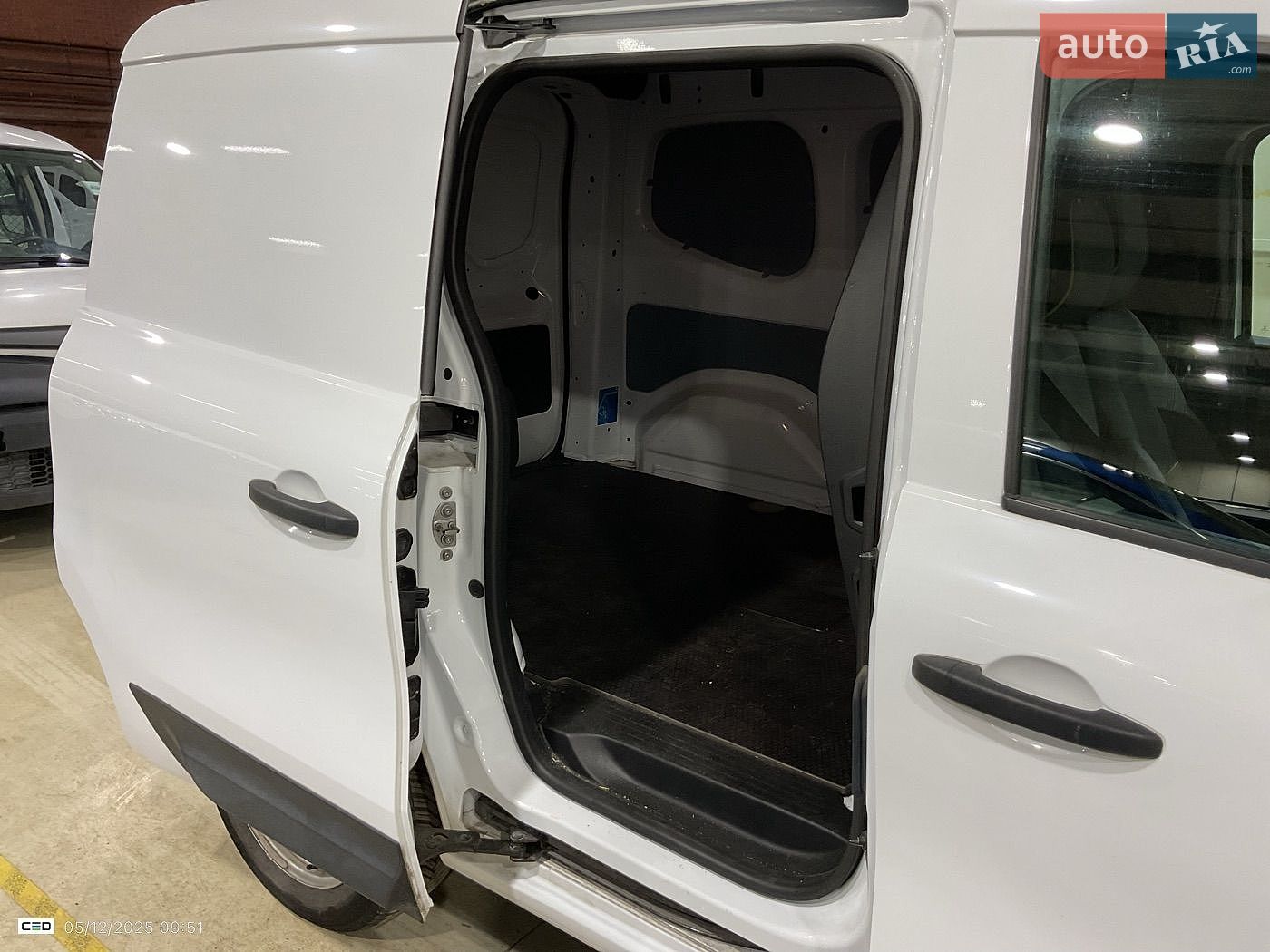 Renault Kangoo 2022 VIN VF1RFK00470150087 фото оголошення 6 з 39