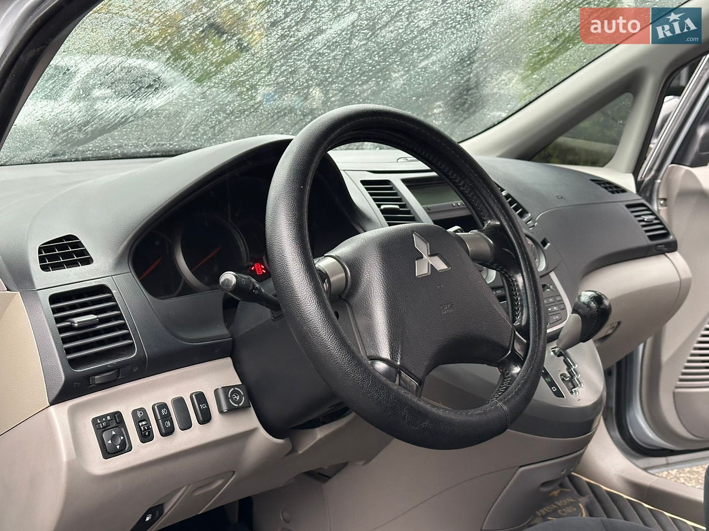 Mitsubishi Grandis 2008 VIN JMBLRNA4W8Z002743 фото оголошення 14 з 31