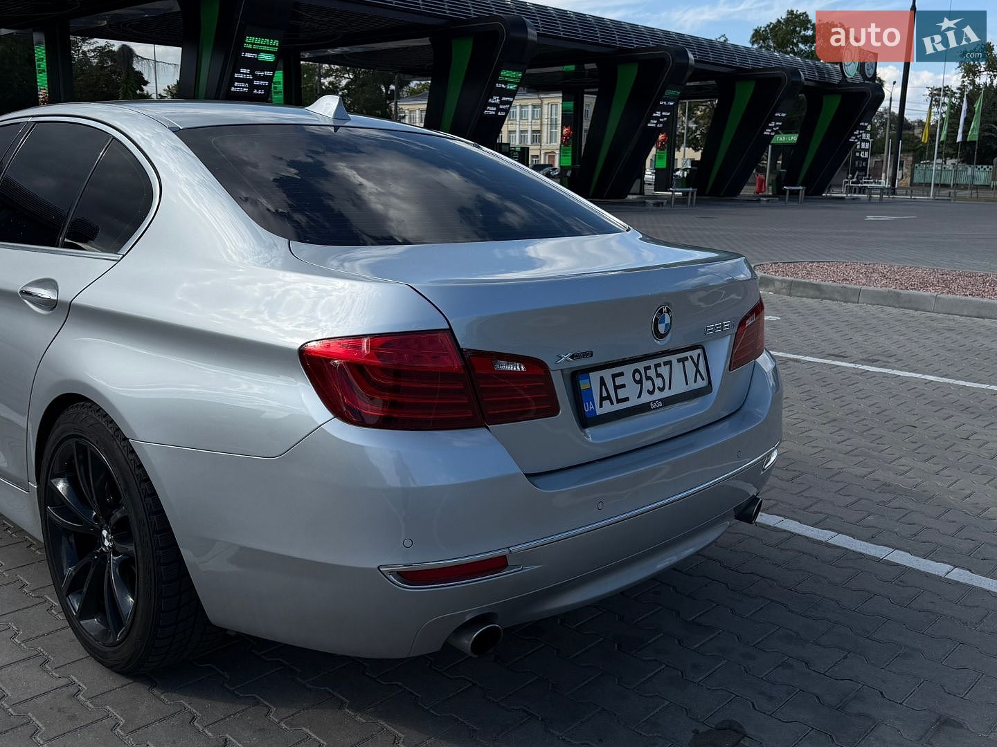 BMW 5 Series 2015 VIN WBA5B3C54GG254432 фото оголошення 9 з 18