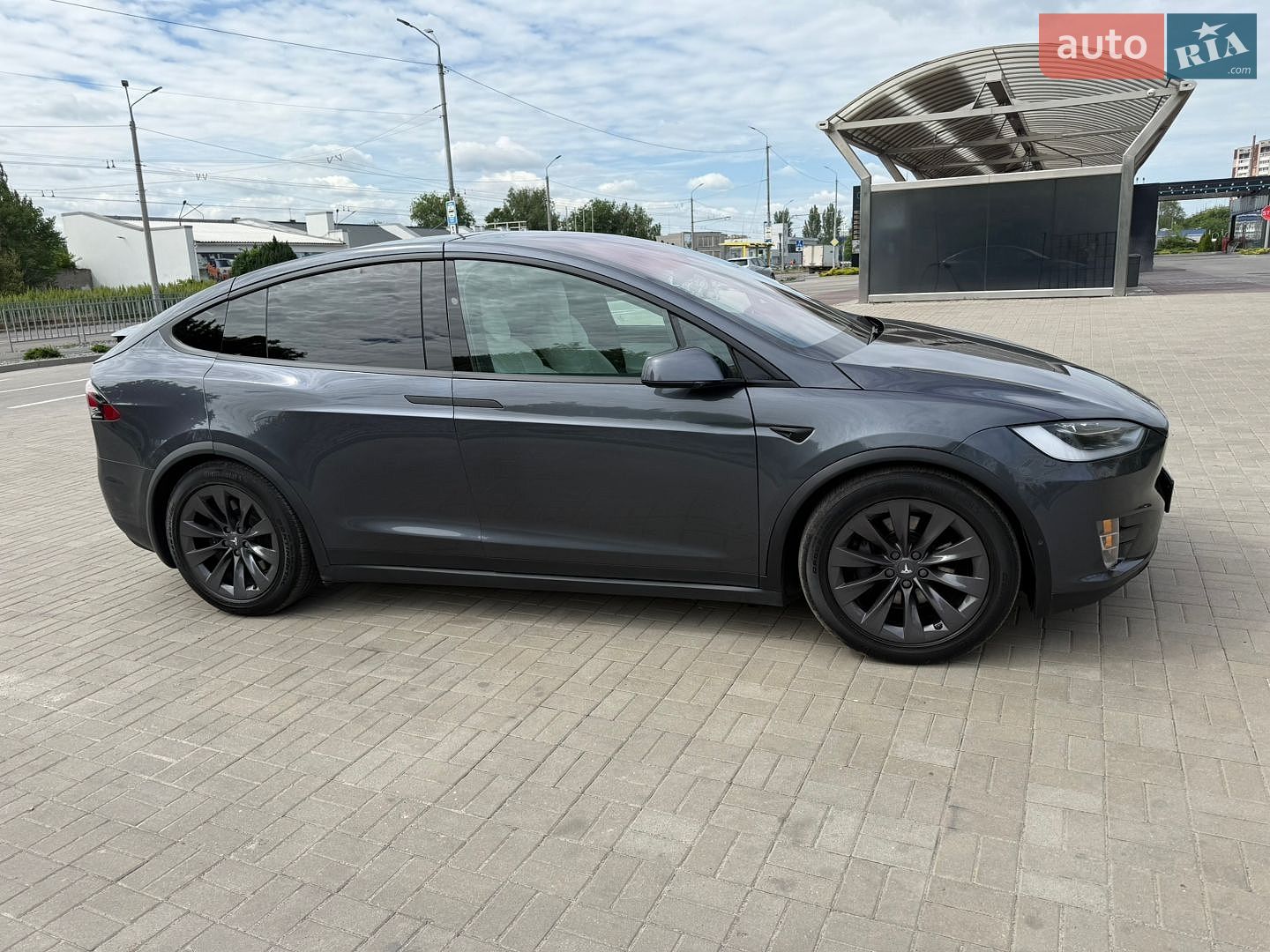 Tesla Model X 2018 VIN 5YJXCDE27JF137267 фото оголошення 4 з 24