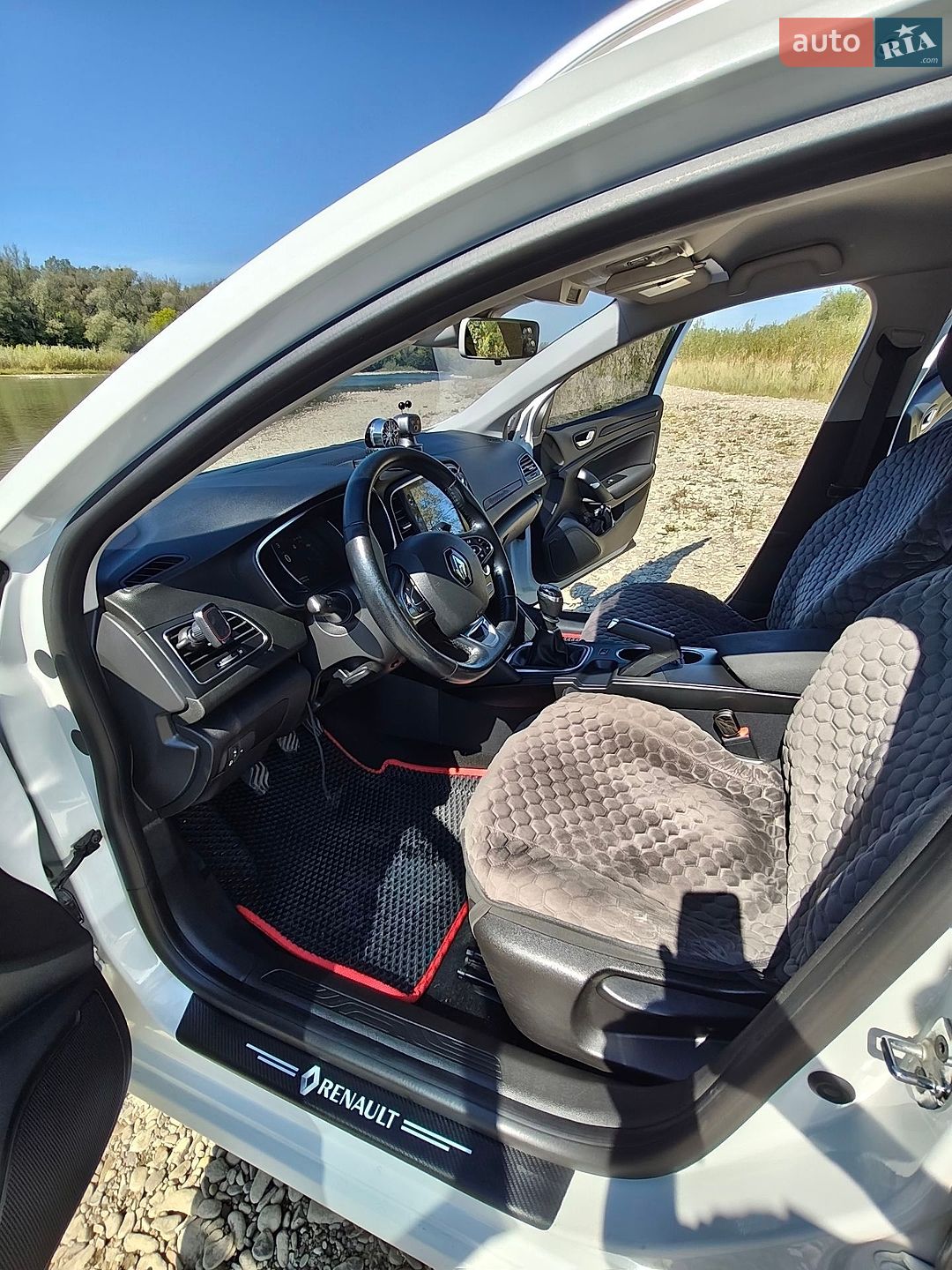 Renault Megane 2017 VIN VF1RFB00059054336 фото оголошення 12 з 19