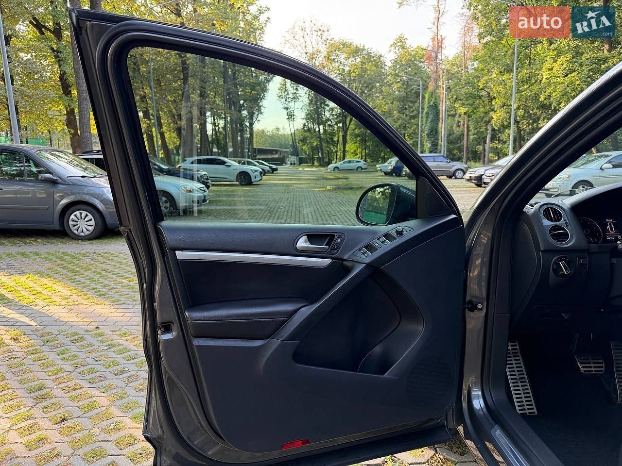 Volkswagen Tiguan 2015 VIN WVGAV7AX4GW559726 фото оголошення 11 з 27