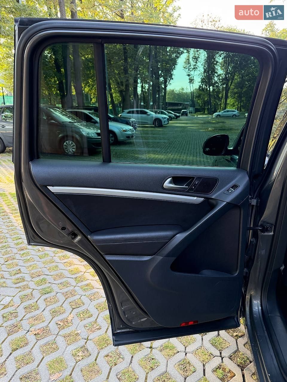 Volkswagen Tiguan 2015 VIN WVGAV7AX4GW559726 фото оголошення 16 з 27