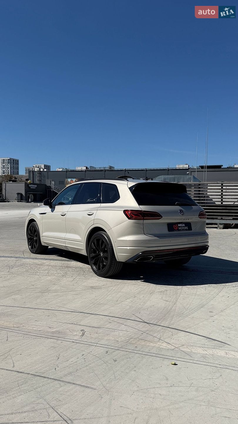 Volkswagen Touareg 2022 VIN WVGZZZCR2PD010622 фото оголошення 15 з 35