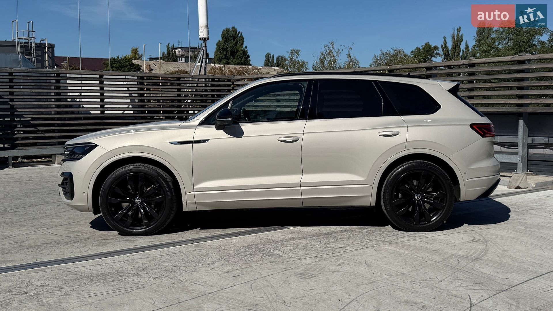 Volkswagen Touareg 2022 VIN WVGZZZCR2PD010622 фото оголошення 17 з 35