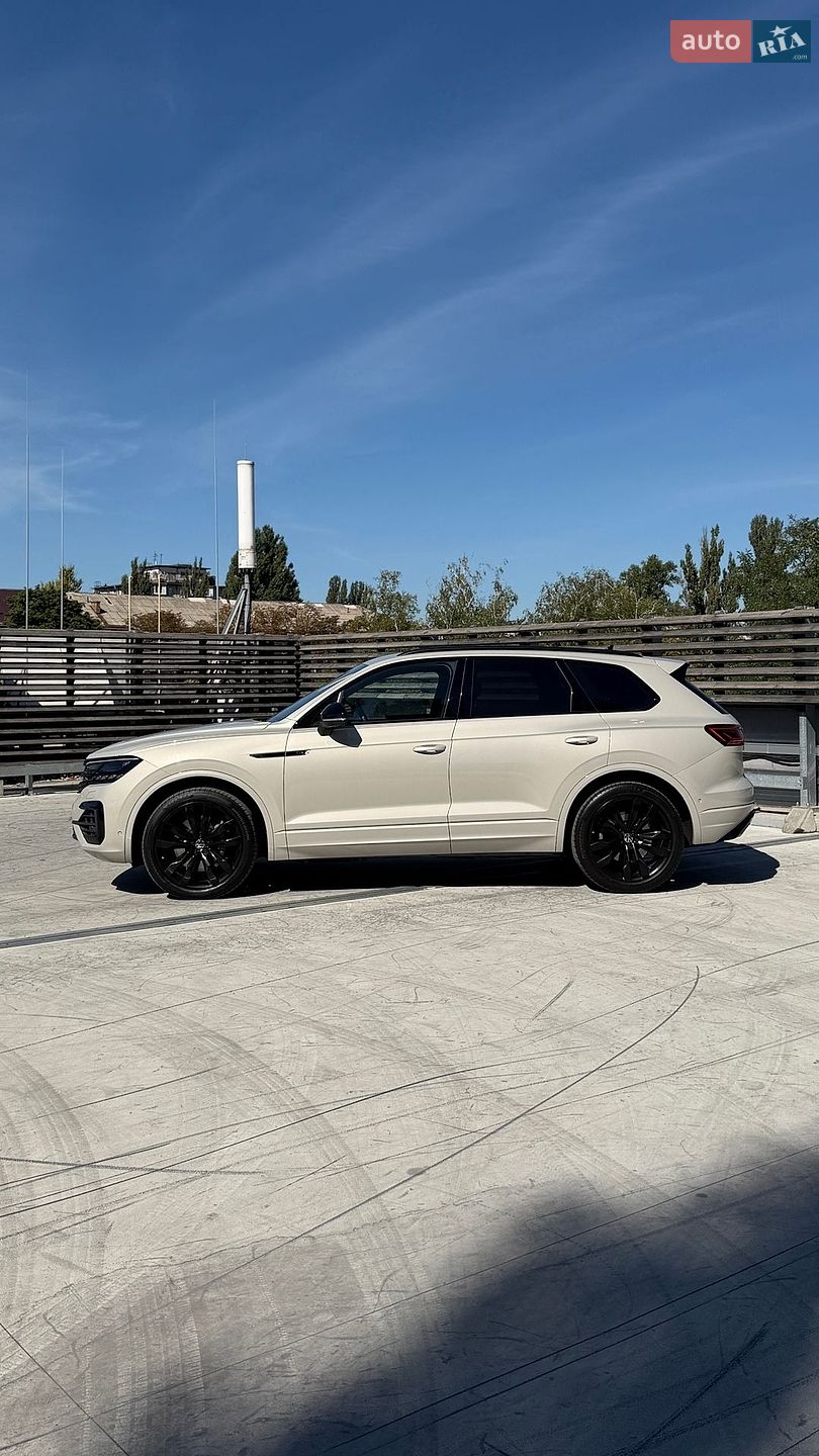 Volkswagen Touareg 2022 VIN WVGZZZCR2PD010622 фото оголошення 18 з 35