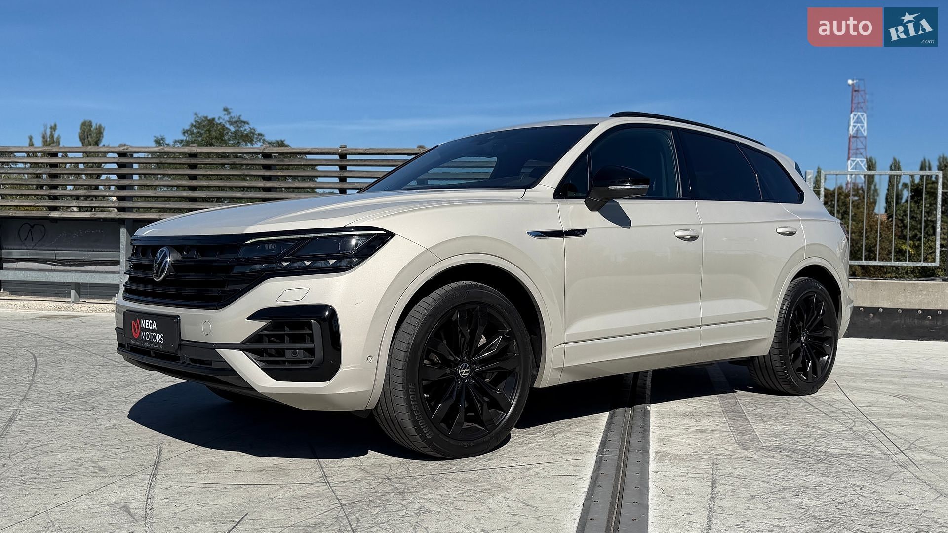 Volkswagen Touareg 2022 VIN WVGZZZCR2PD010622 фото оголошення 19 з 35