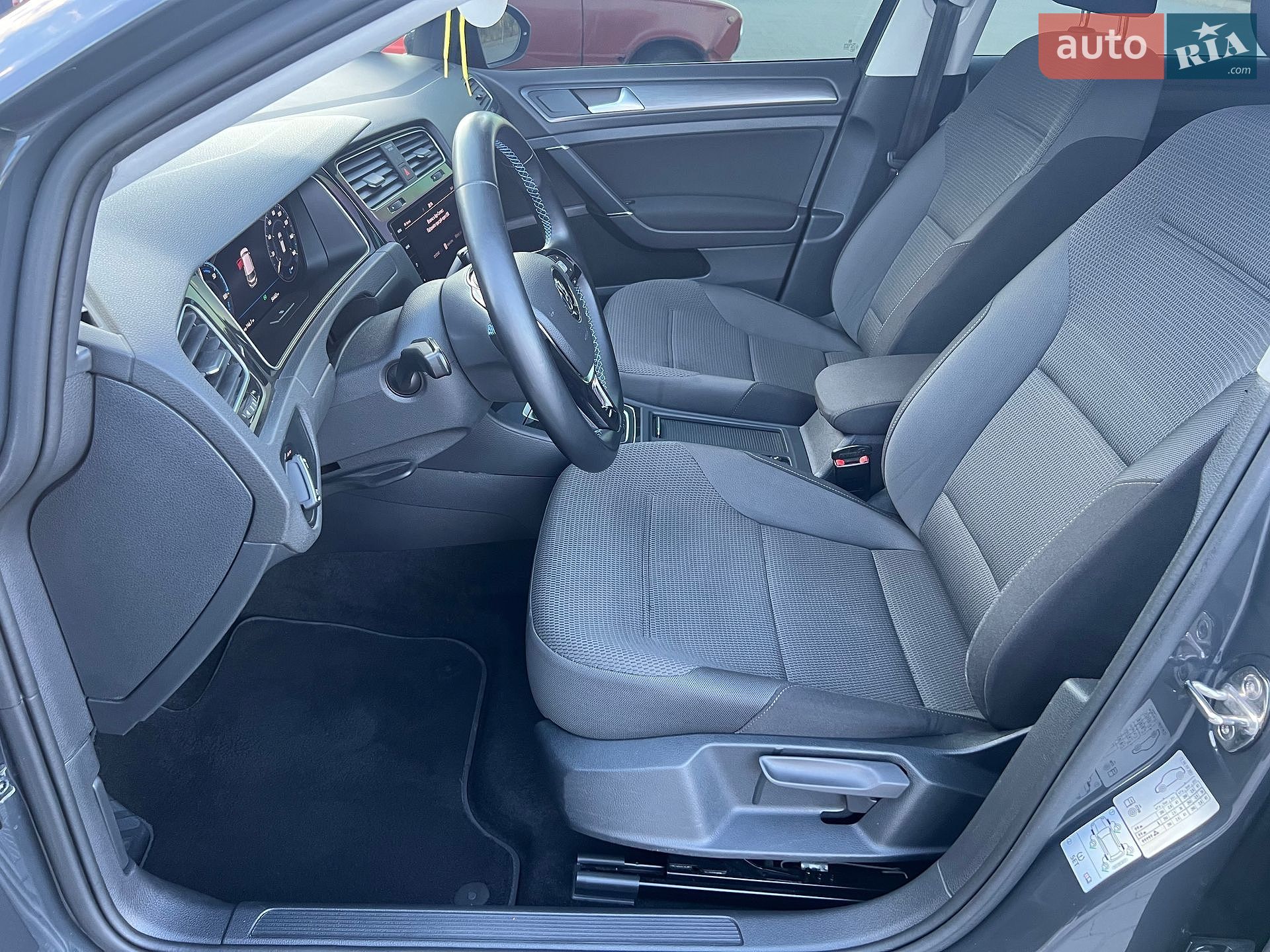Volkswagen e-Golf 2020 VIN WVWZZZAUZL8921144 фото оголошення 12 з 25