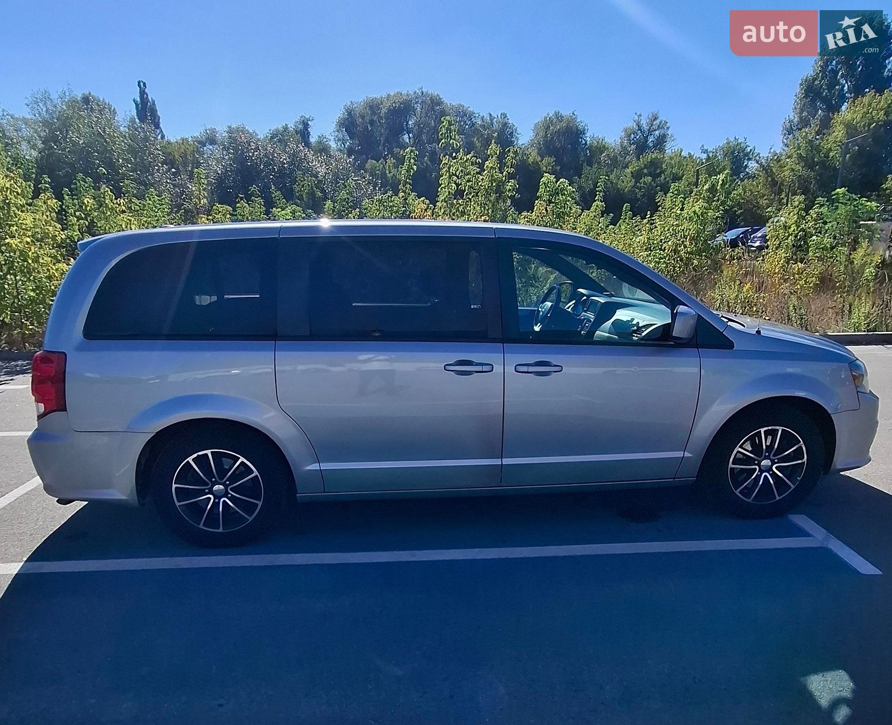 Dodge Grand Caravan 2017 VIN 2C4RDGEG2JR159622 фото оголошення 8 з 13