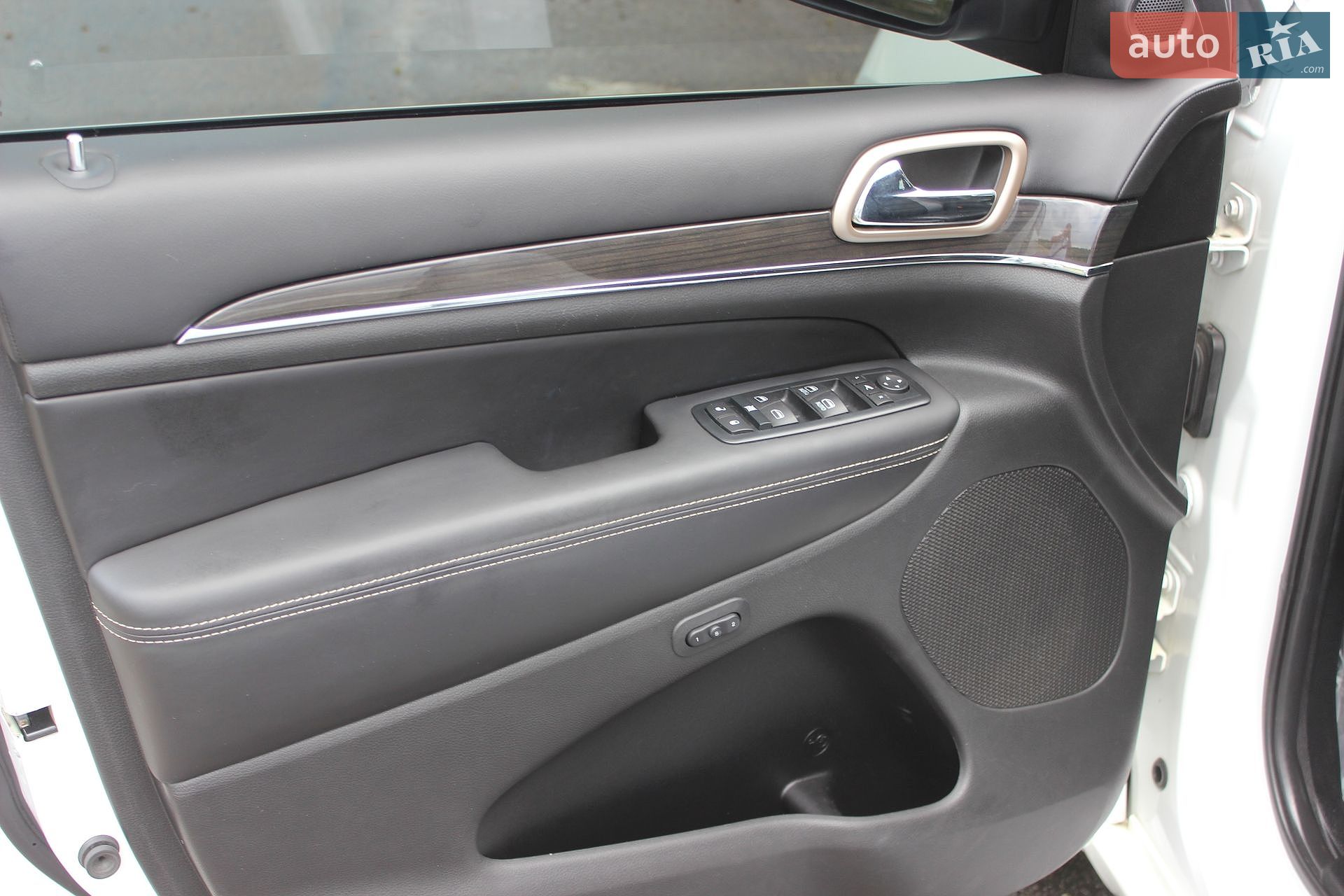 Jeep Grand Cherokee 2015 VIN 1C4RJFCM0FC110639 фото оголошення 31 з 69