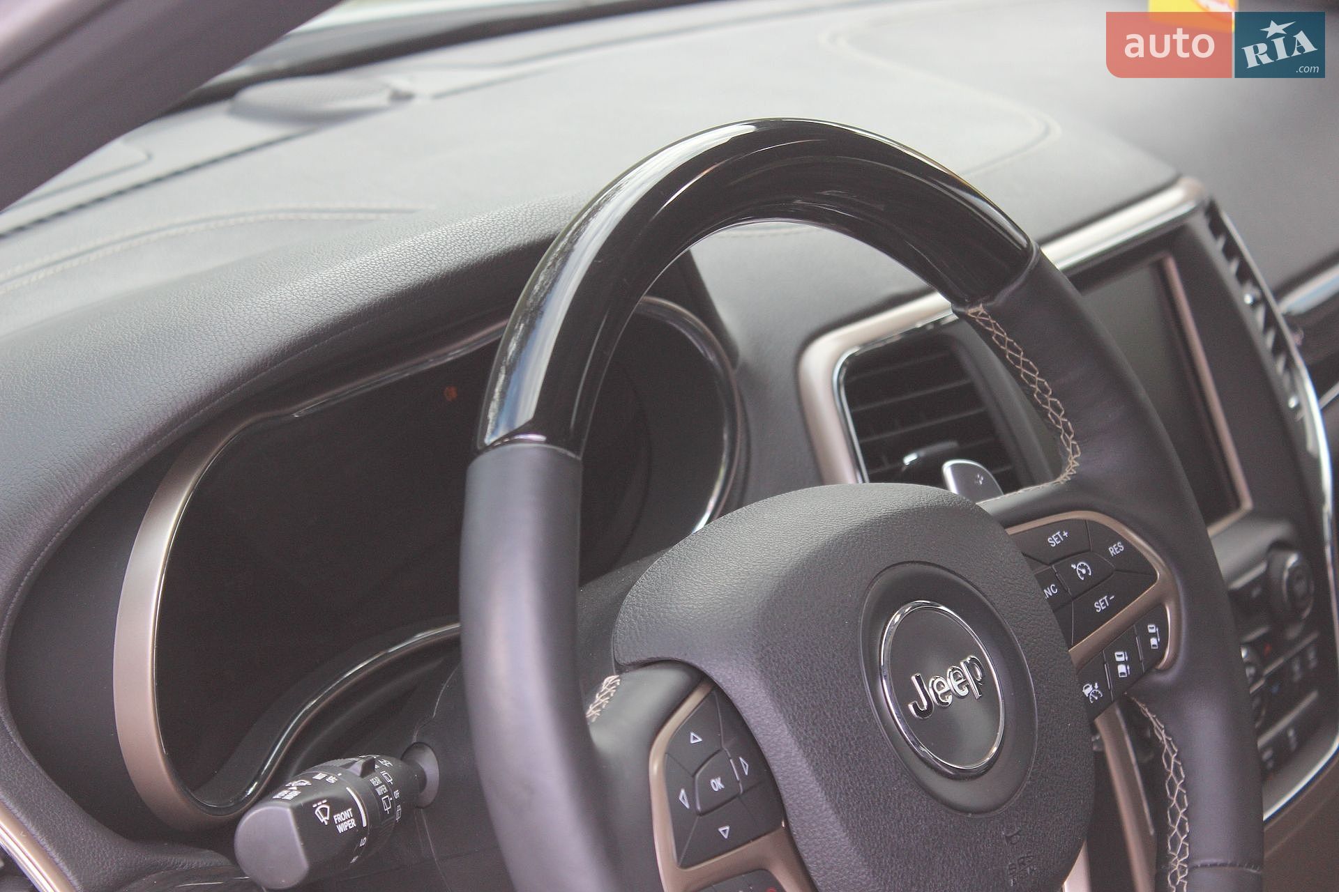 Jeep Grand Cherokee 2015 VIN 1C4RJFCM0FC110639 фото оголошення 32 з 69