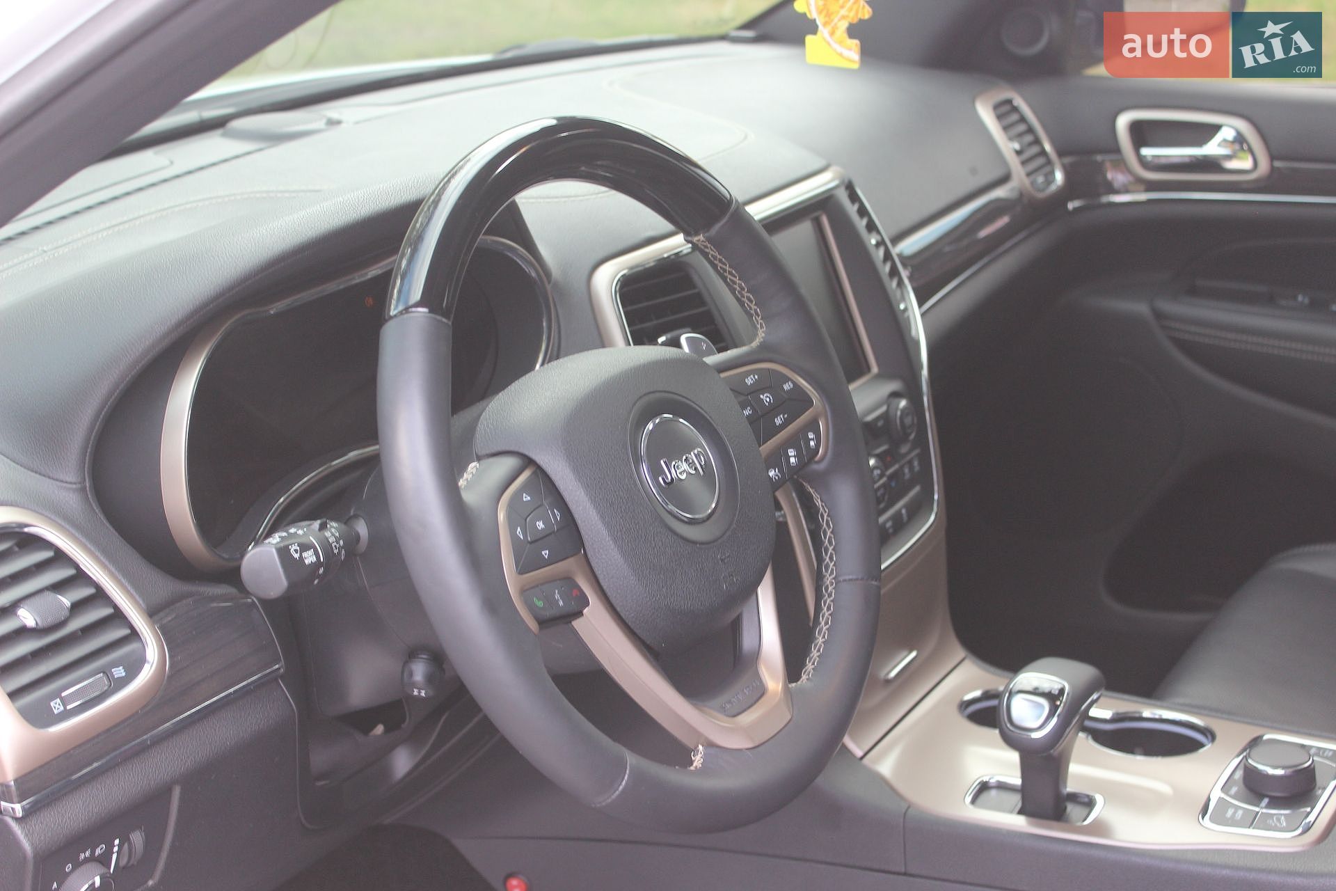 Jeep Grand Cherokee 2015 VIN 1C4RJFCM0FC110639 фото оголошення 33 з 69