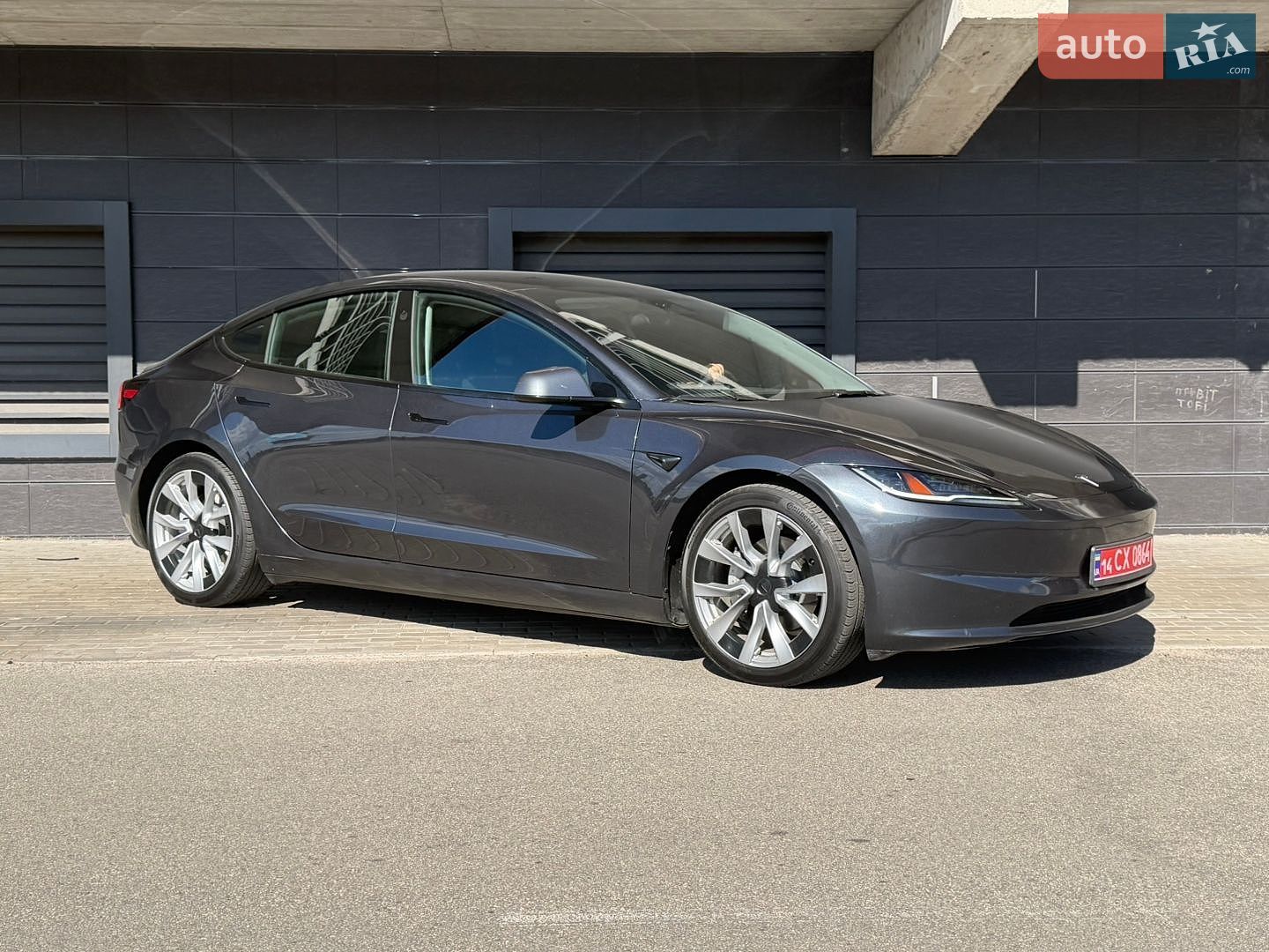 Tesla Model 3 2025 VIN 5YJ3E1EB5SF996415 фото оголошення 5 з 19