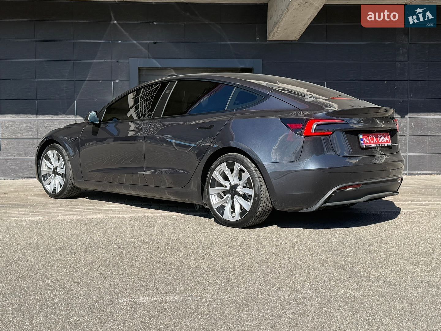 Tesla Model 3 2025 VIN 5YJ3E1EB5SF996415 фото оголошення 3 з 19