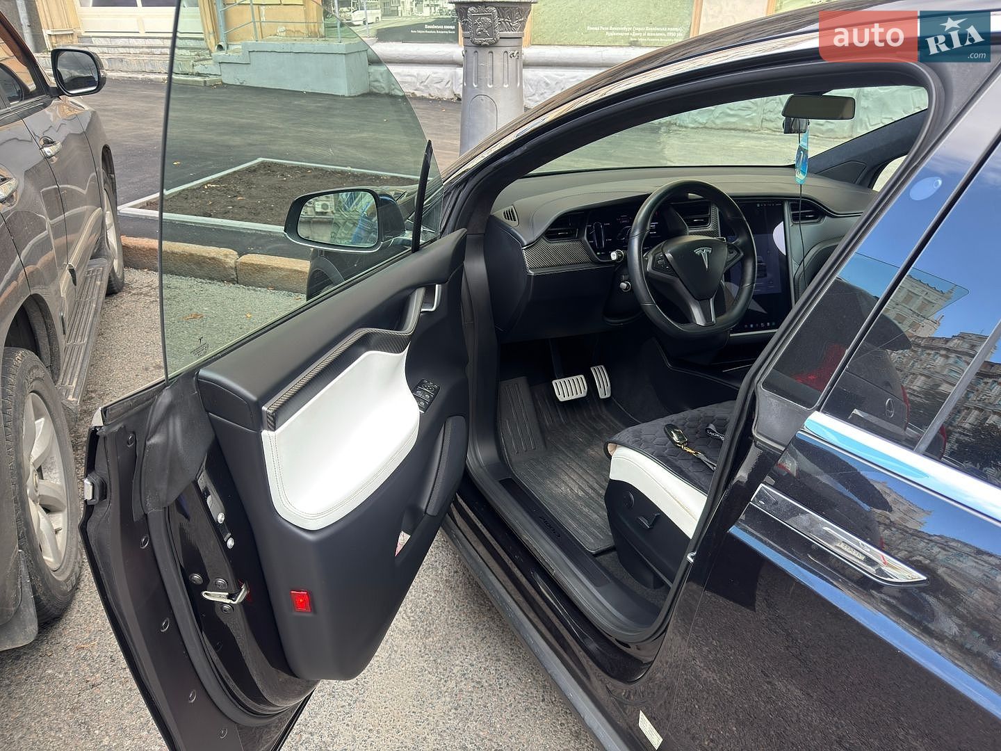 Tesla Model X 2018 VIN 5YJXCBE40JF106271 фото оголошення 43 з 47