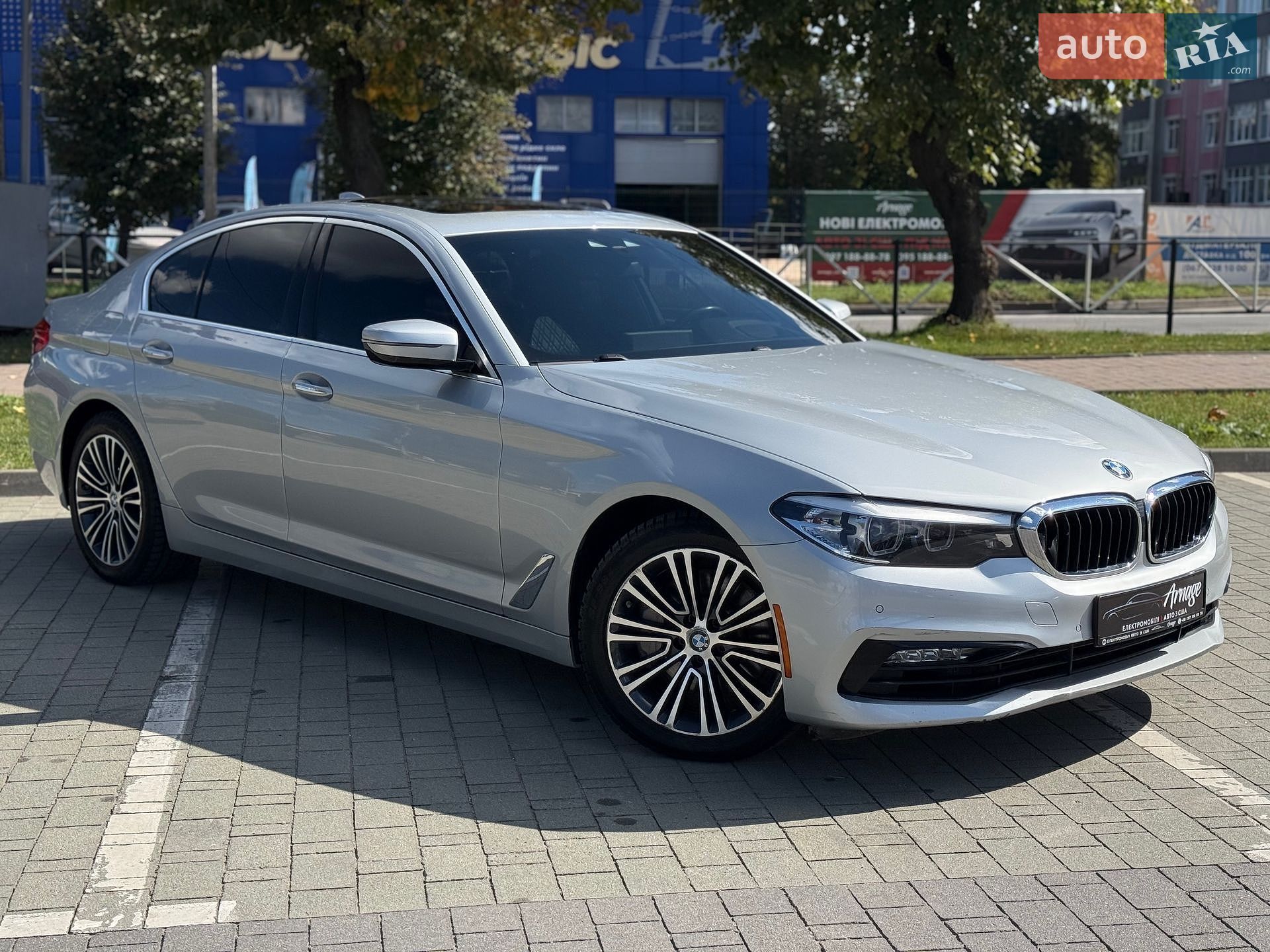BMW 5 Series 2017 VIN WBAJE7C55JWC56820 фото оголошення 4 з 54