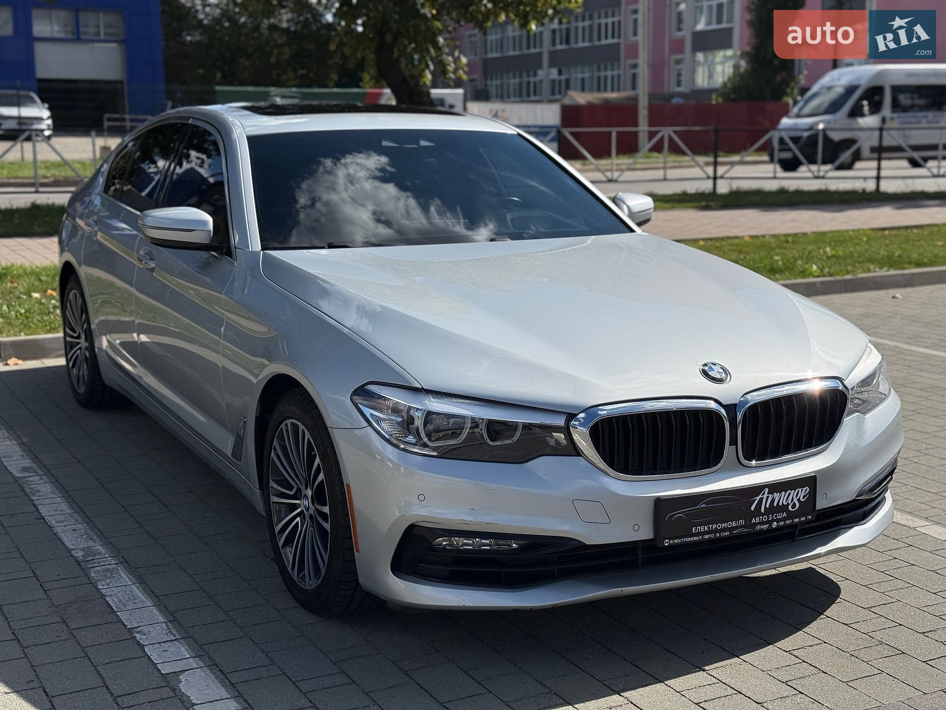 BMW 5 Series 2017 VIN WBAJE7C55JWC56820 фото оголошення 3 з 54