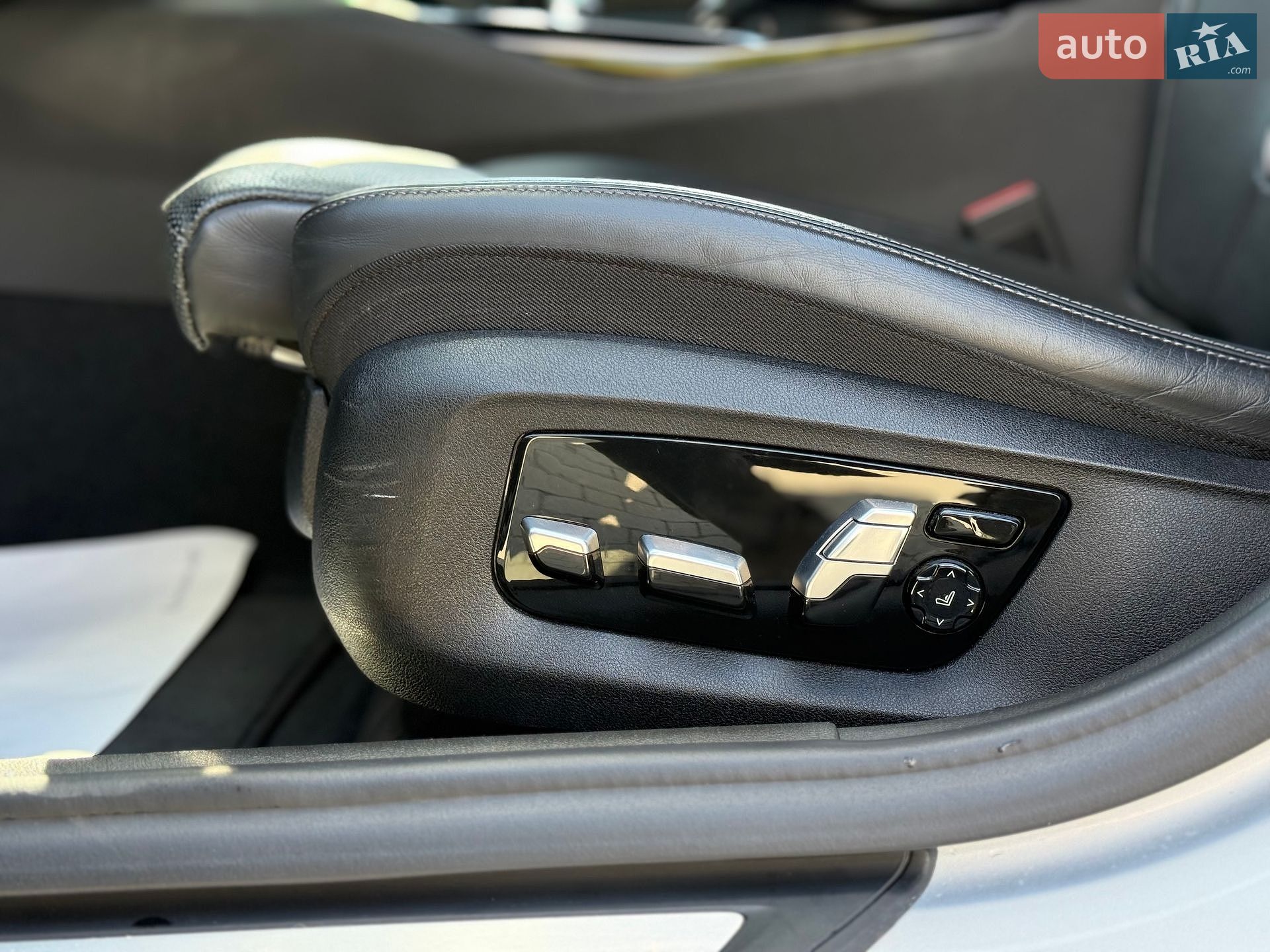 BMW 5 Series 2017 VIN WBAJE7C55JWC56820 фото оголошення 16 з 54