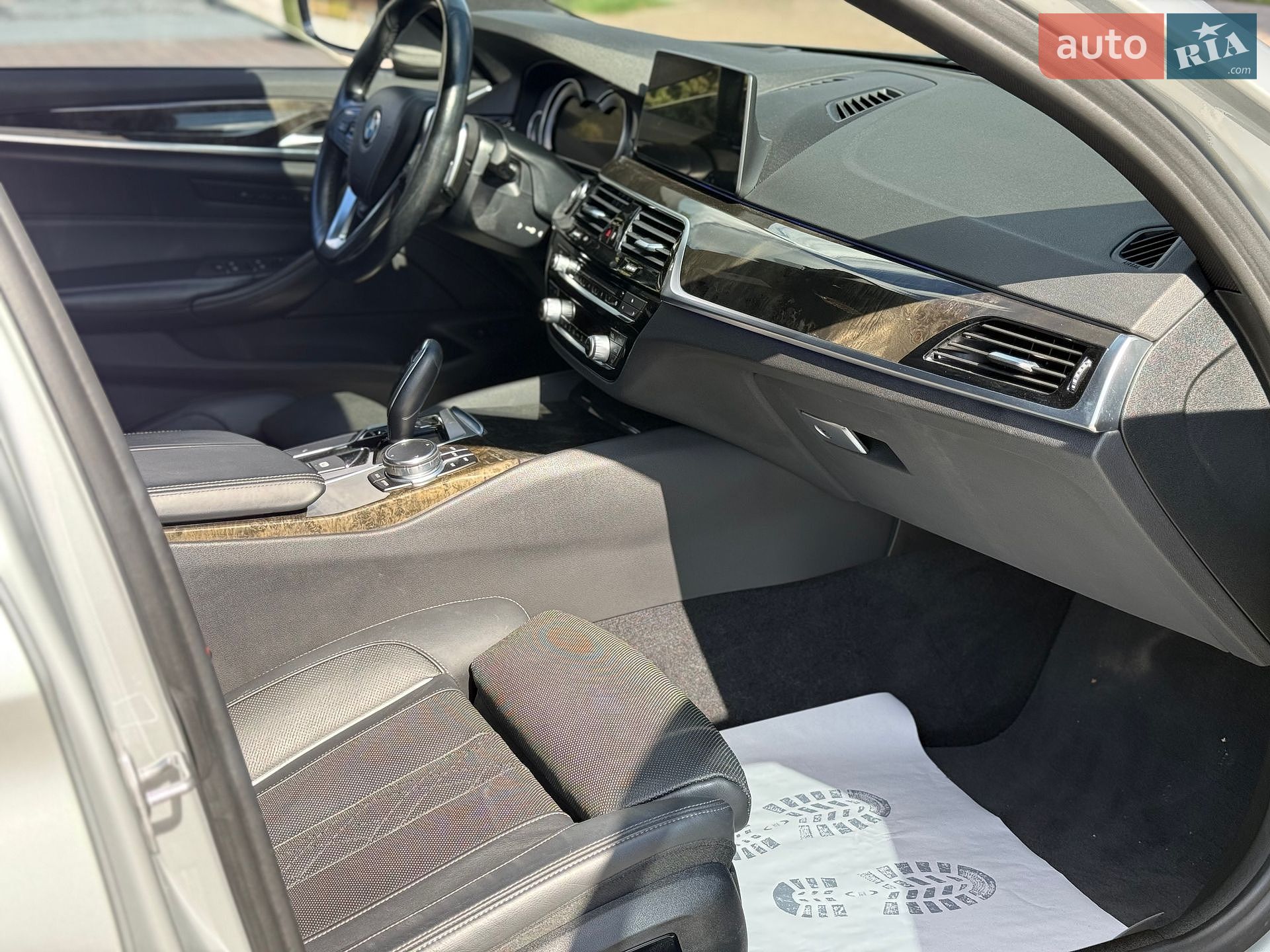 BMW 5 Series 2017 VIN WBAJE7C55JWC56820 фото оголошення 18 з 54