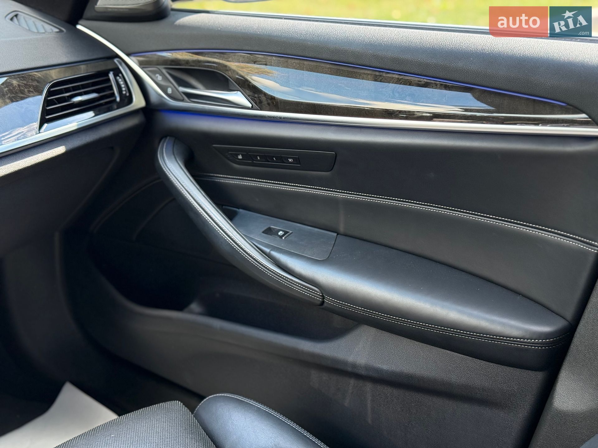 BMW 5 Series 2017 VIN WBAJE7C55JWC56820 фото оголошення 27 з 54