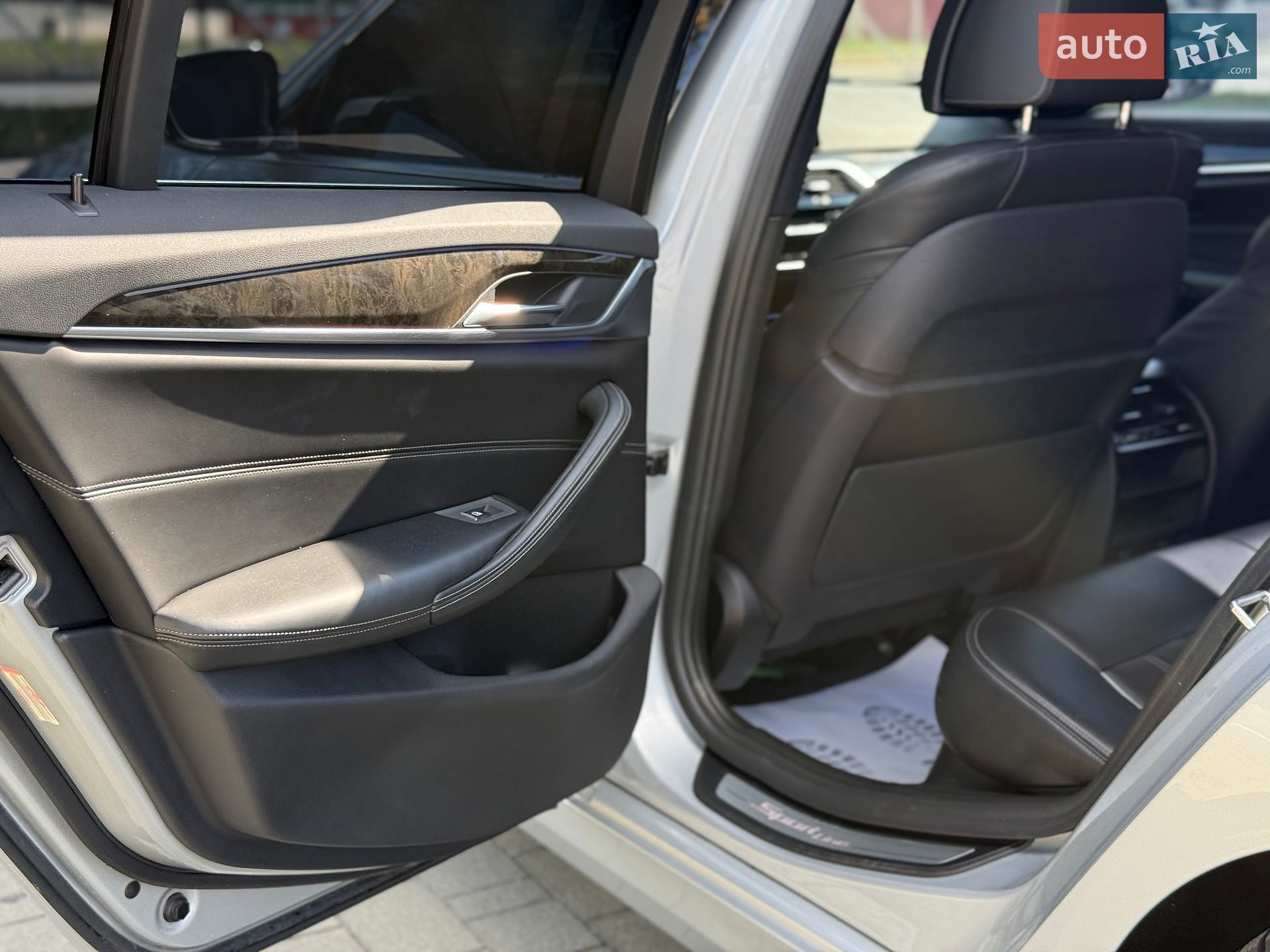 BMW 5 Series 2017 VIN WBAJE7C55JWC56820 фото оголошення 29 з 54