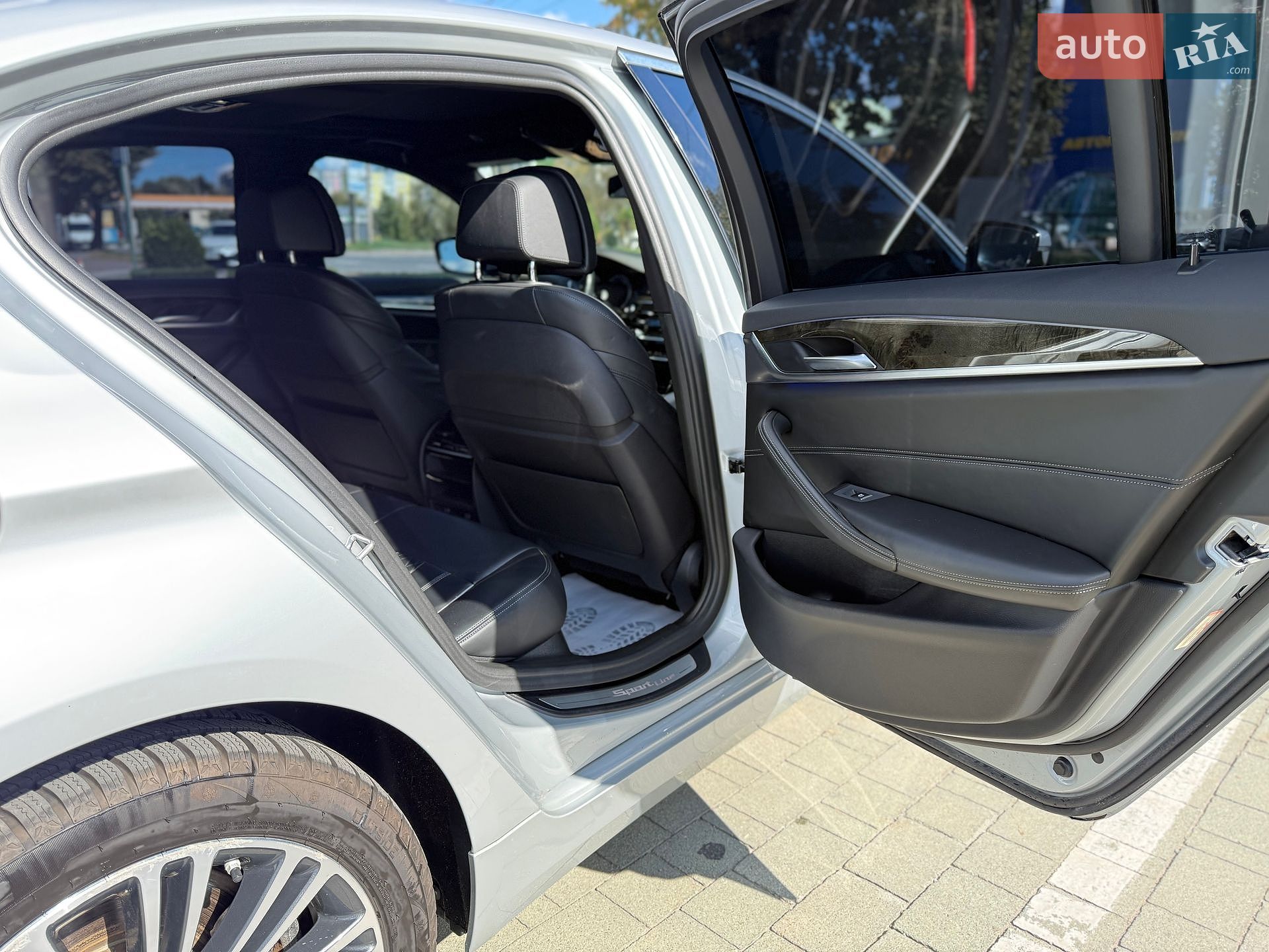 BMW 5 Series 2017 VIN WBAJE7C55JWC56820 фото оголошення 31 з 54