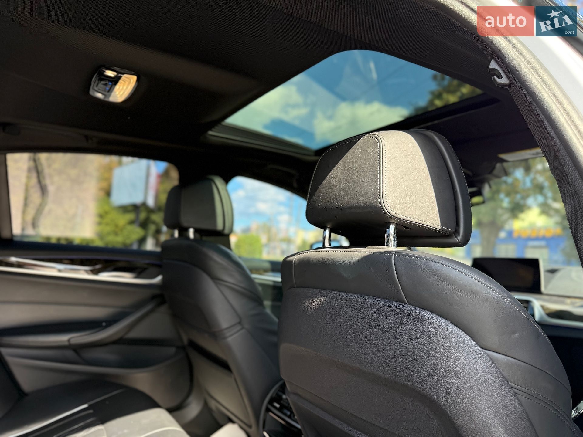 BMW 5 Series 2017 VIN WBAJE7C55JWC56820 фото оголошення 36 з 54