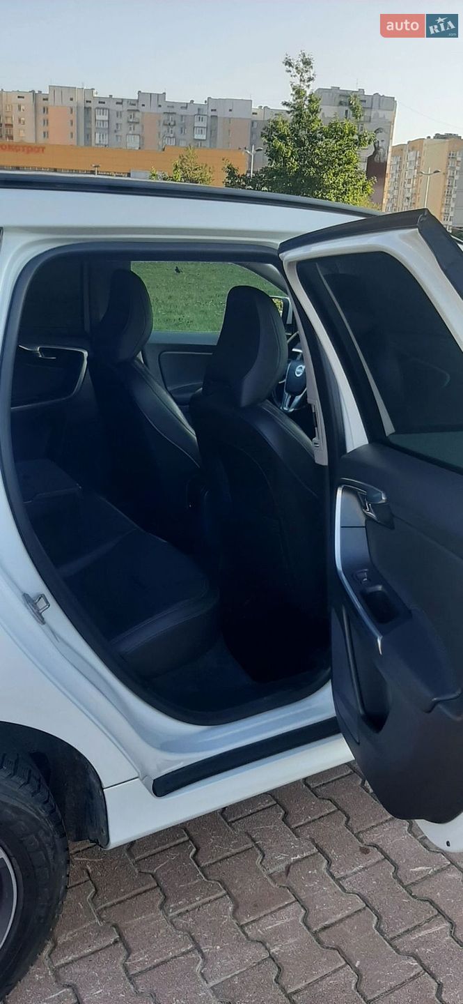 Volvo XC60 2015 VIN YV440MDJ0G2815354 фото оголошення 15 з 16