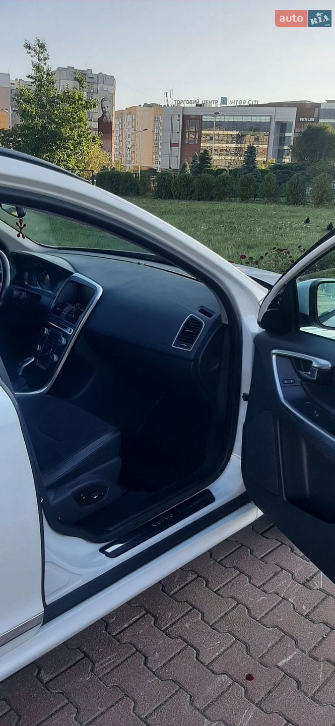 Volvo XC60 2015 VIN YV440MDJ0G2815354 фото оголошення 14 з 16