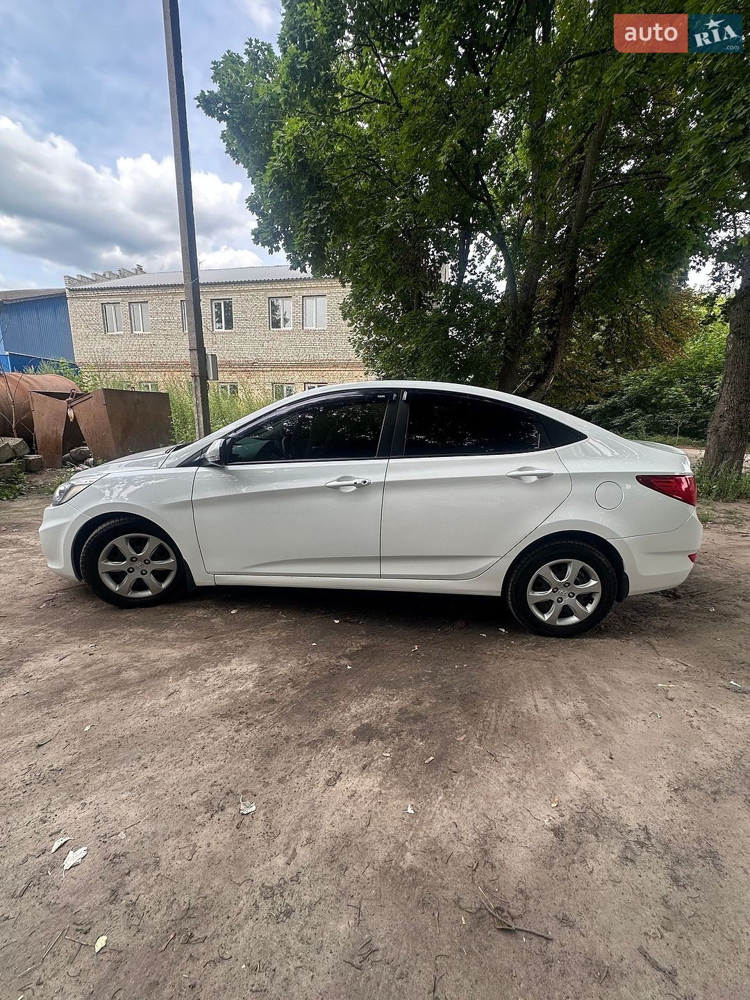 Hyundai Accent 2016 VIN KMHCU41EBGU106737 фото оголошення 3 з 10