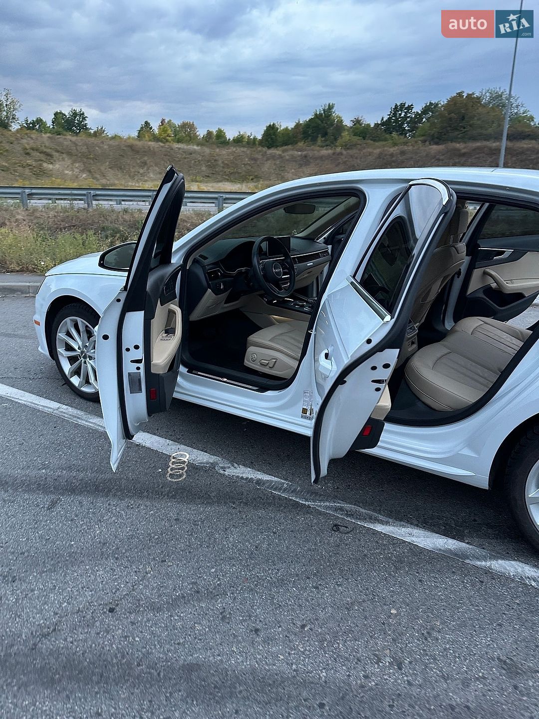 Audi A4 2019 VIN WAUENAF43KA062834 фото оголошення 5 з 74