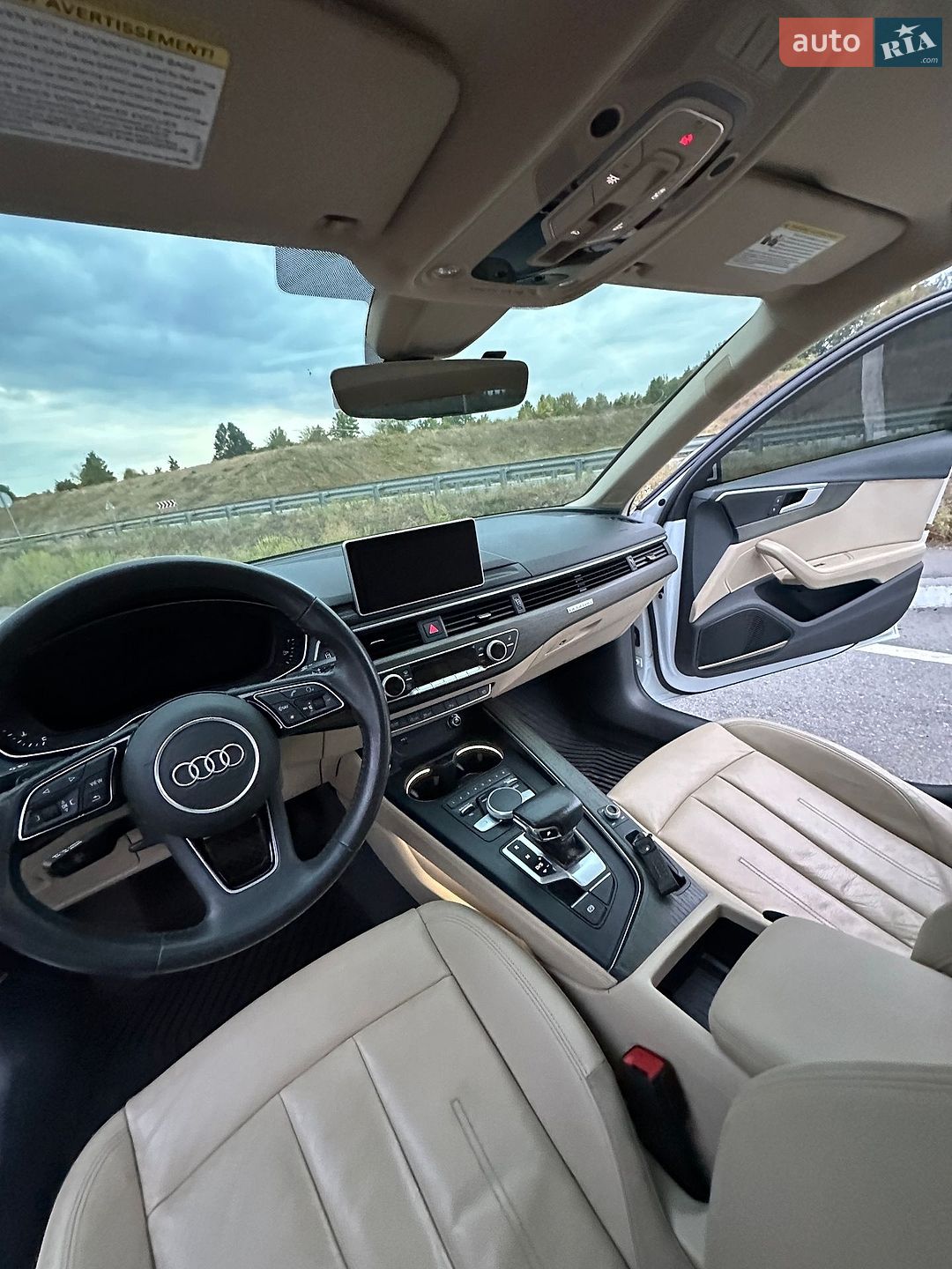 Audi A4 2019 VIN WAUENAF43KA062834 фото оголошення 9 з 74