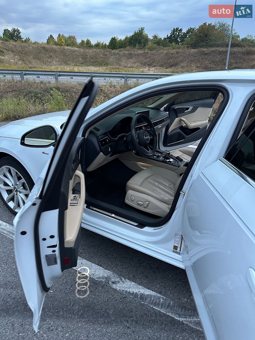 Audi A4 2019 VIN WAUENAF43KA062834 фото оголошення 12 з 74