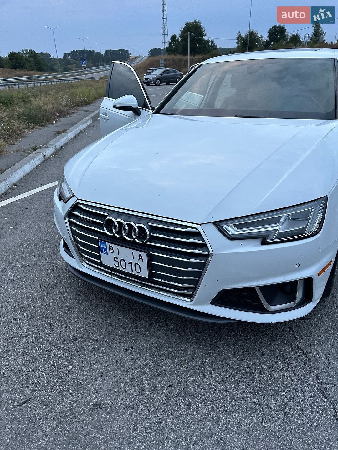 Audi A4 2019 VIN WAUENAF43KA062834 фото оголошення 15 з 74