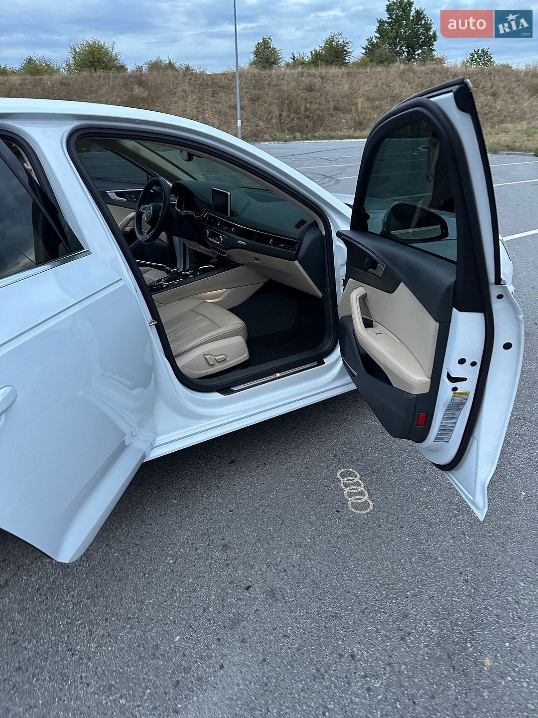 Audi A4 2019 VIN WAUENAF43KA062834 фото оголошення 16 з 74