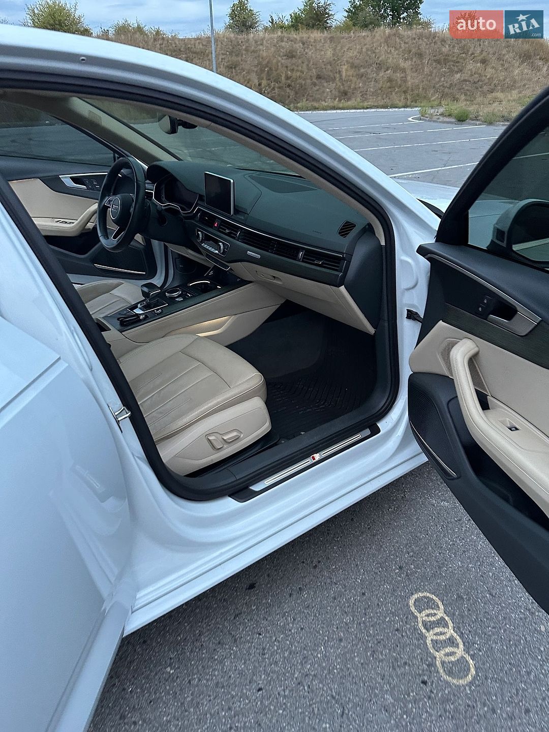 Audi A4 2019 VIN WAUENAF43KA062834 фото оголошення 17 з 74