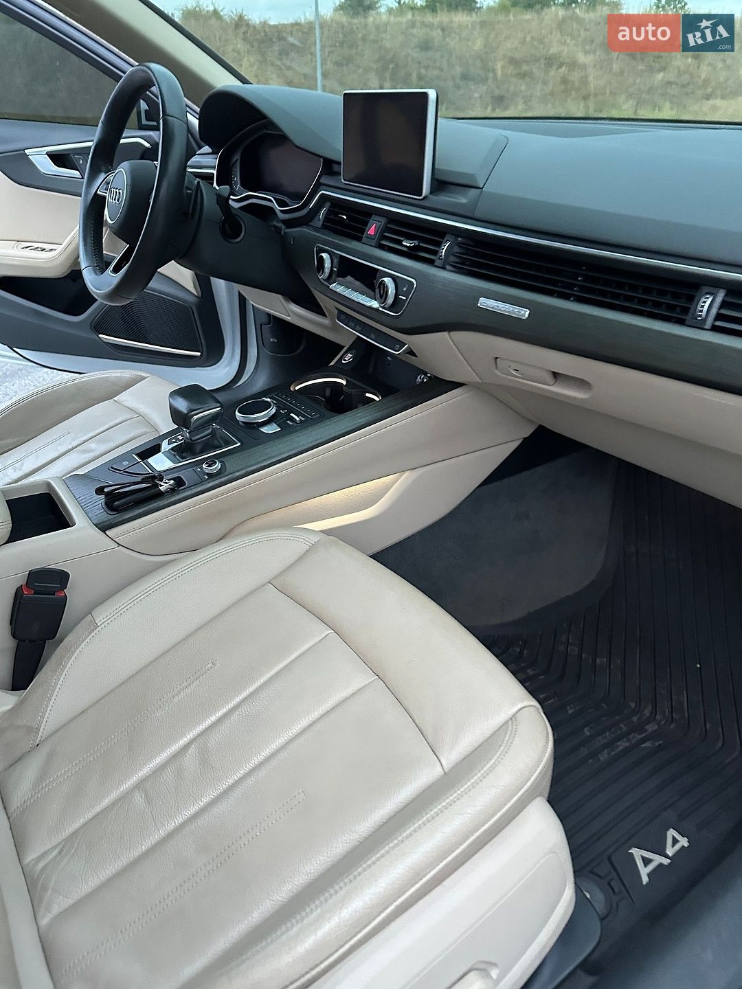Audi A4 2019 VIN WAUENAF43KA062834 фото оголошення 19 з 74